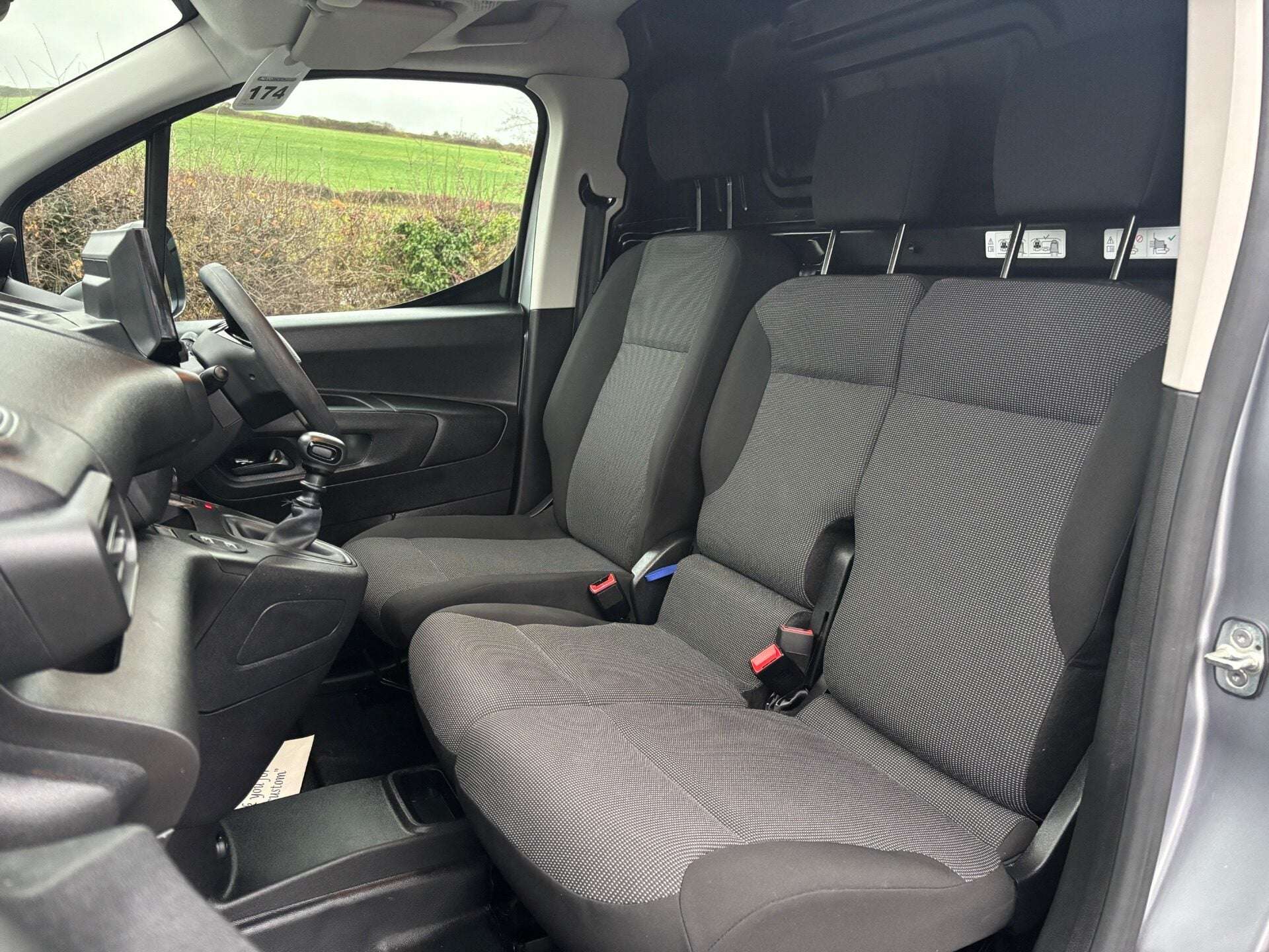 A 2024 PEUGEOT PARTNER 102 ps BlueHdi Professional L2 A 2024 PEUGEOT PARTNER 102 ps BlueHdi Professional L2