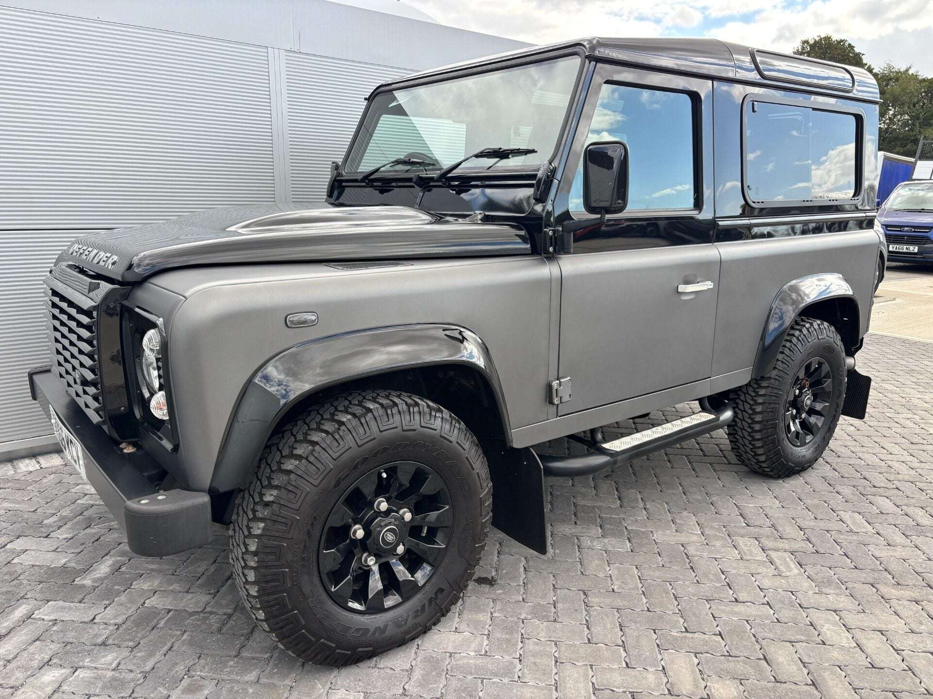 A 2015 LAND ROVER DEFENDER 90 TD Autobiography Station Wagon - 1/100 Made - LR Service History A 2015 LAND ROVER DEFENDER 90 TD Autobiography Station Wagon - 1/100 Made - LR Service History