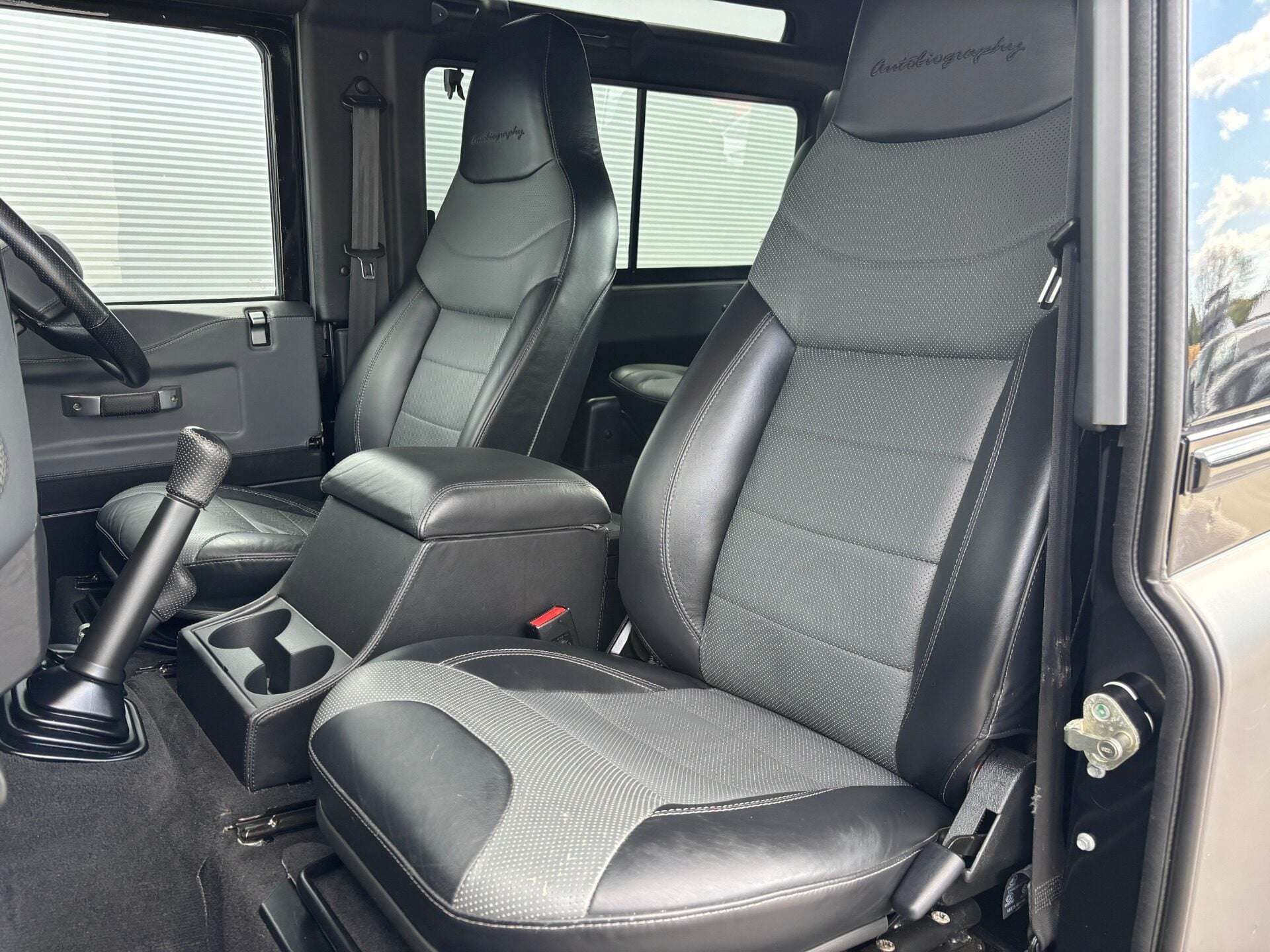 A 2015 LAND ROVER DEFENDER 90 TD Autobiography Station Wagon - 1/100 Made - LR Service History A 2015 LAND ROVER DEFENDER 90 TD Autobiography Station Wagon - 1/100 Made - LR Service History