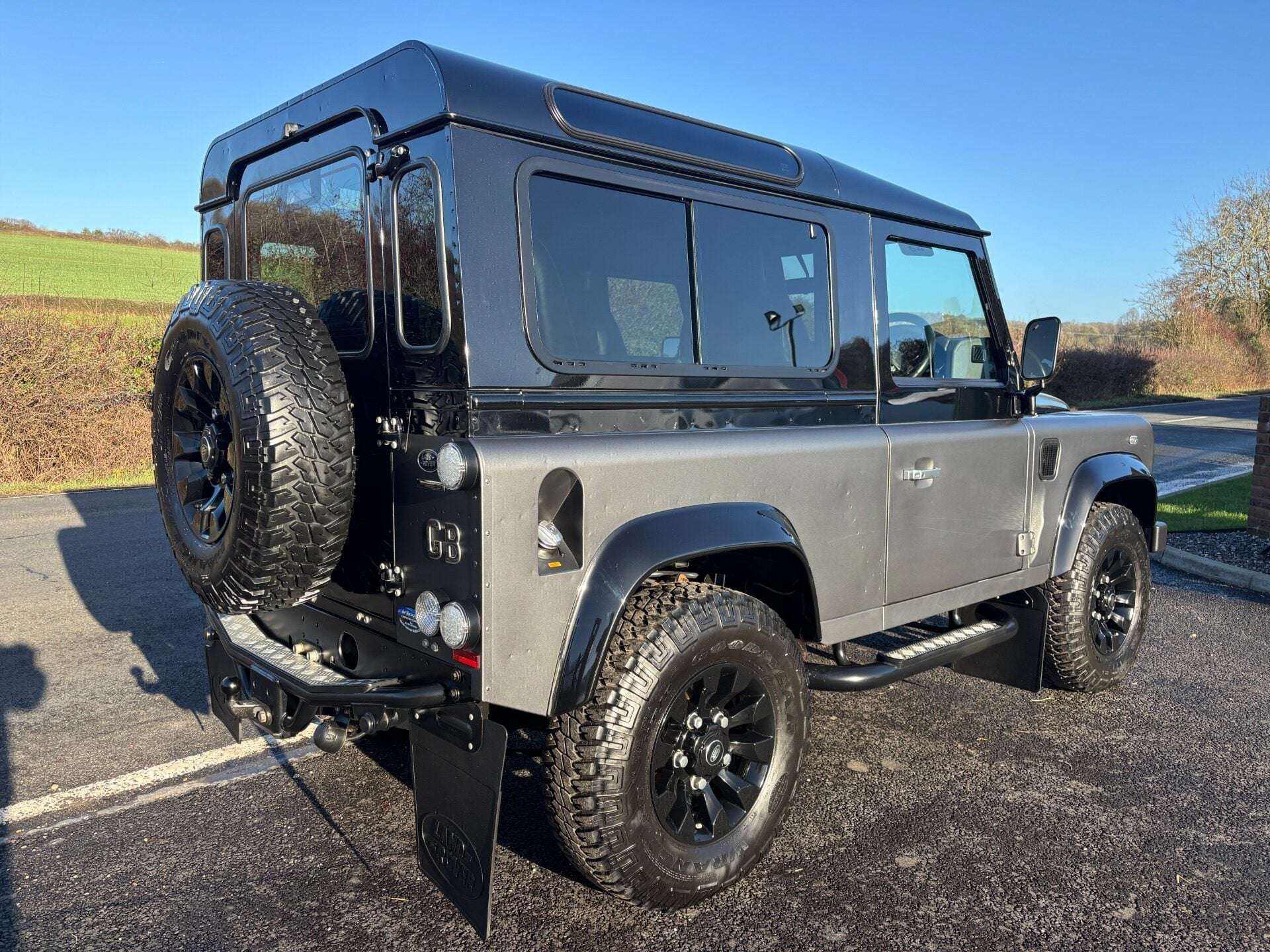 A 2015 LAND ROVER DEFENDER 90 TD Autobiography Station Wagon - 1/100 Made - LR Service History A 2015 LAND ROVER DEFENDER 90 TD Autobiography Station Wagon - 1/100 Made - LR Service History