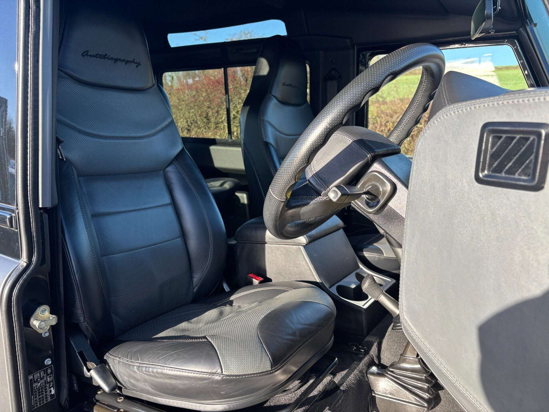 A 2015 LAND ROVER DEFENDER 90 TD Autobiography Station Wagon - 1/100 Made - LR Service History A 2015 LAND ROVER DEFENDER 90 TD Autobiography Station Wagon - 1/100 Made - LR Service History