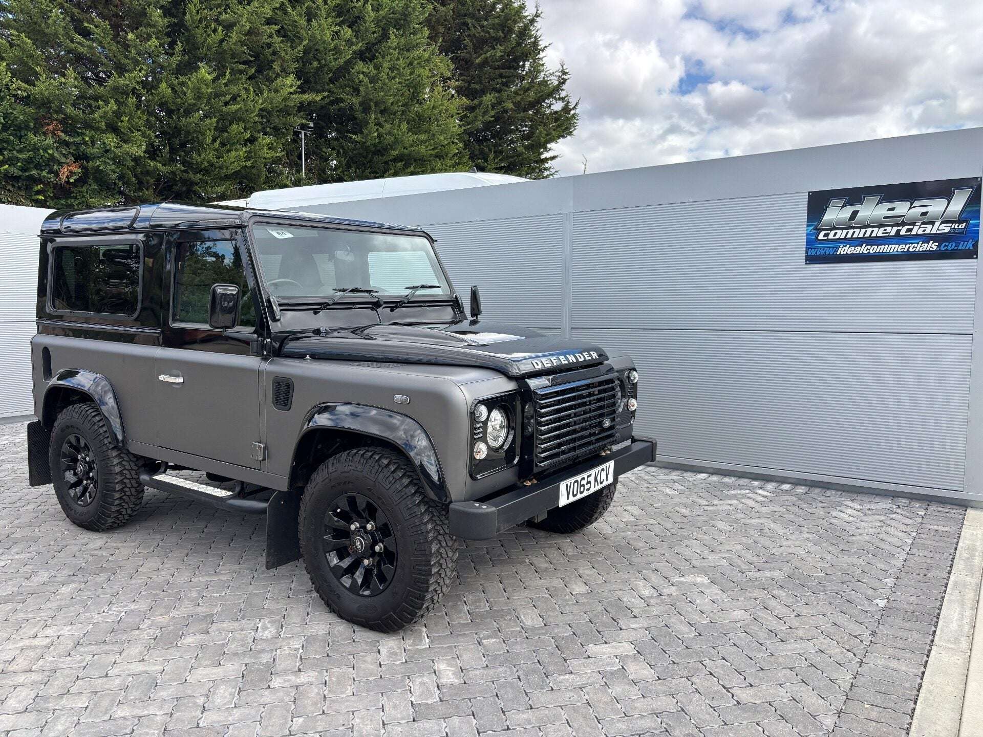 A 2015 LAND ROVER DEFENDER 90 TD Autobiography Station Wagon - 1/100 Made - LR Service History A 2015 LAND ROVER DEFENDER 90 TD Autobiography Station Wagon - 1/100 Made - LR Service History