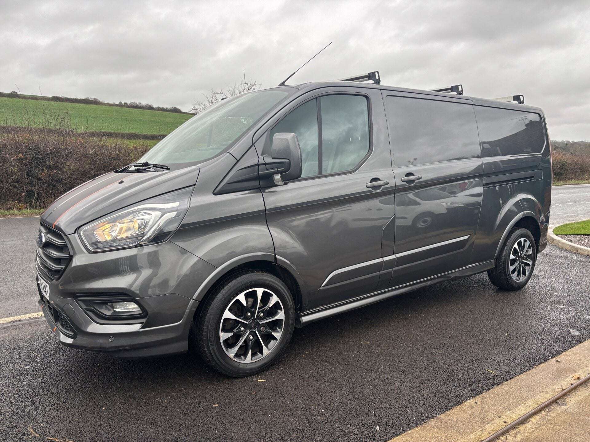 A 2018 FORD TRANSIT CUSTOM 310 Sport 170 ps L2 Panel Van - Adaptive Cruise / 230v Invertor A 2018 FORD TRANSIT CUSTOM 310 Sport 170 ps L2 Panel Van - Adaptive Cruise / 230v Invertor