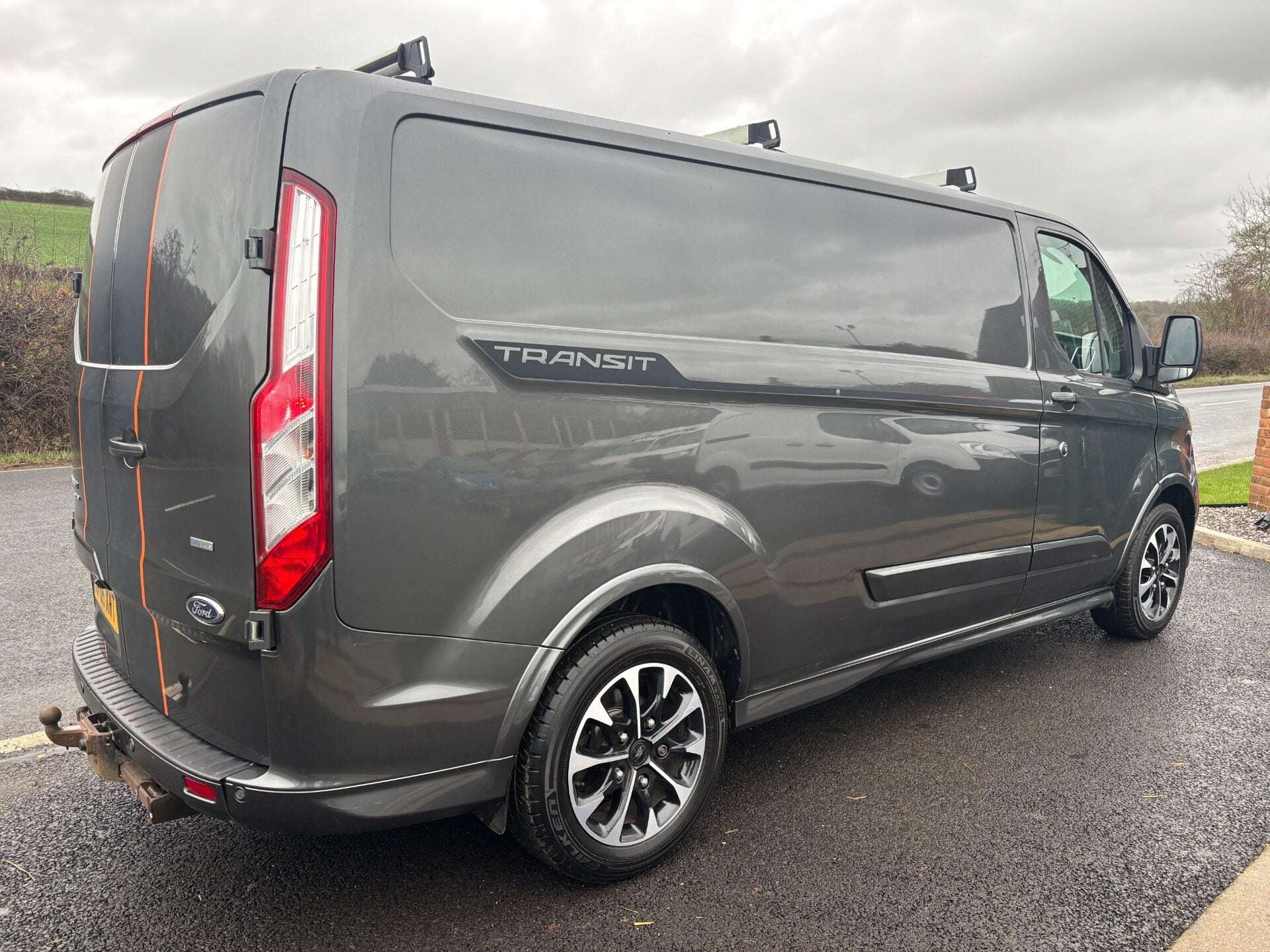 A 2018 FORD TRANSIT CUSTOM 310 Sport 170 ps L2 Panel Van - Adaptive Cruise / 230v Invertor A 2018 FORD TRANSIT CUSTOM 310 Sport 170 ps L2 Panel Van - Adaptive Cruise / 230v Invertor