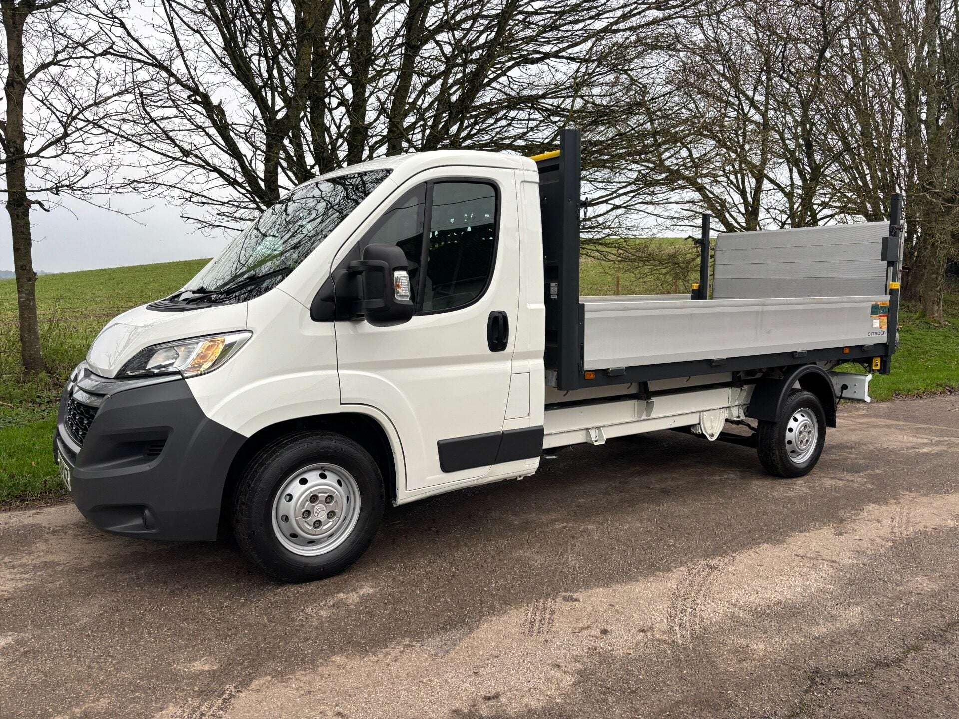 A 2019 CITROEN RELAY 35 Heavy 160 ps L3 Dropside with Tail Lift - Air Con A 2019 CITROEN RELAY 35 Heavy 160 ps L3 Dropside with Tail Lift - Air Con