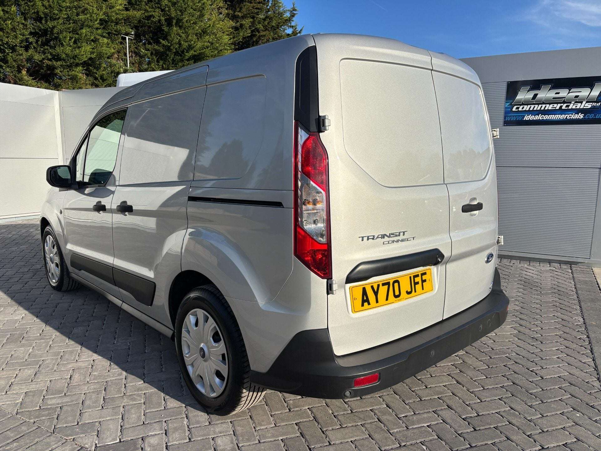 A 2020 FORD TRANSIT CONNECT 200 L1 Trend 100 ps Tdci Panel Van - Air Con / Sat Nav / Camera A 2020 FORD TRANSIT CONNECT 200 L1 Trend 100 ps Tdci Panel Van - Air Con / Sat Nav / Camera