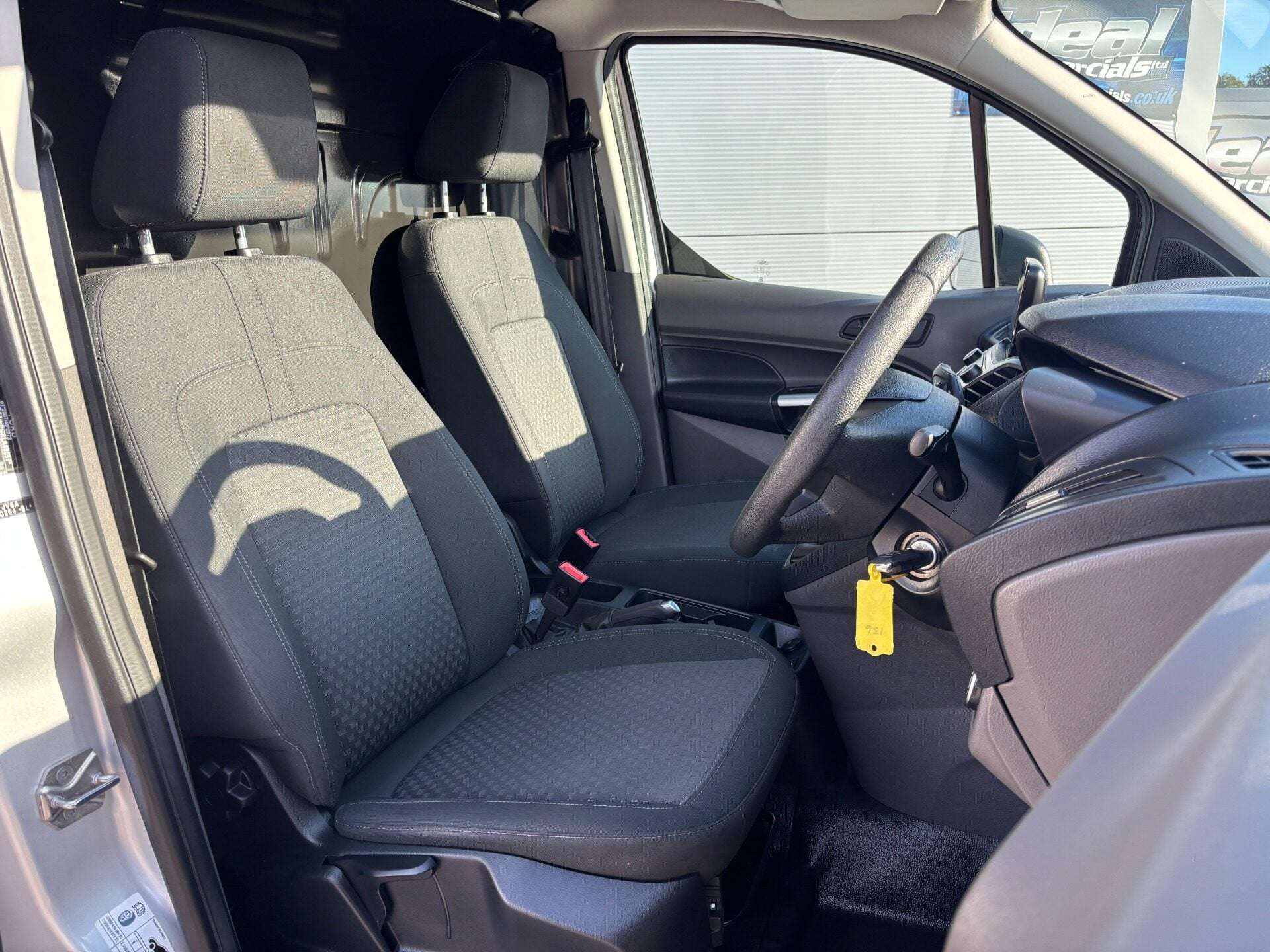 A 2020 FORD TRANSIT CONNECT 200 L1 Trend 100 ps Tdci Panel Van - Air Con / Sat Nav / Camera A 2020 FORD TRANSIT CONNECT 200 L1 Trend 100 ps Tdci Panel Van - Air Con / Sat Nav / Camera