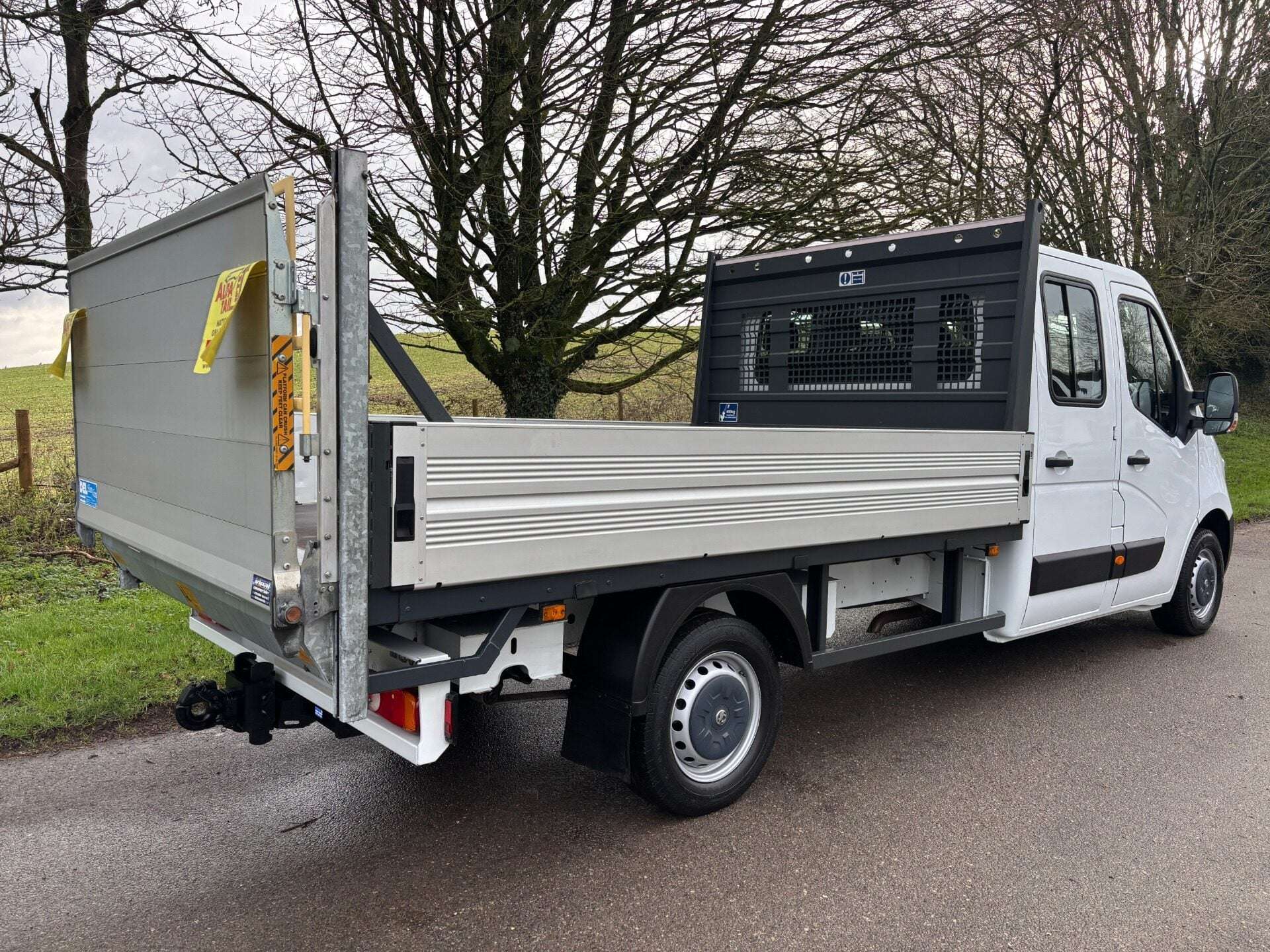 A 2016 VAUXHALL MOVANO F3500 L3 H1 Double Cab Dropside Truck with Tail Lift - Air Con A 2016 VAUXHALL MOVANO F3500 L3 H1 Double Cab Dropside Truck with Tail Lift - Air Con