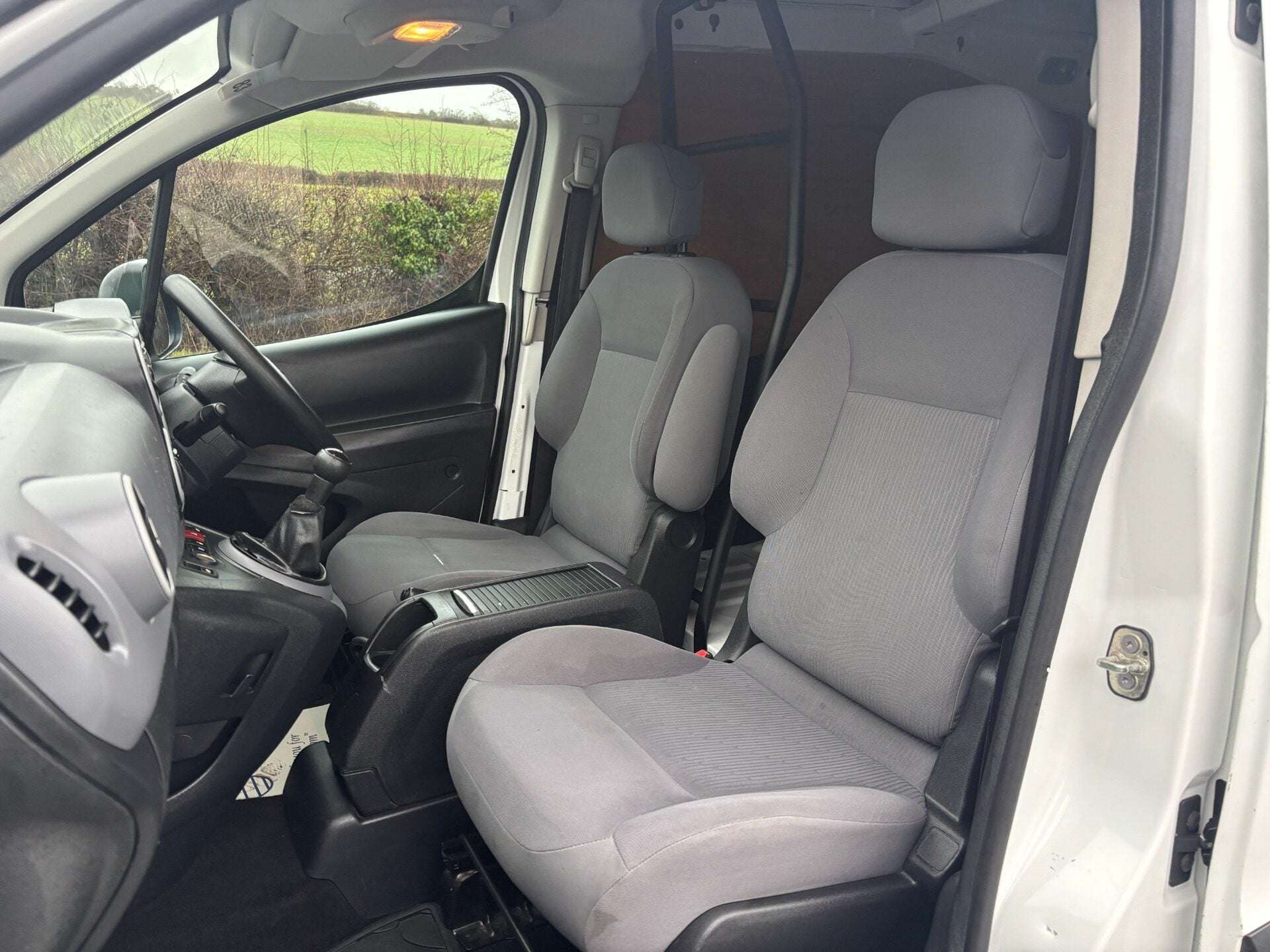 A 2016 PEUGEOT PARTNER 850 S L1 1.6 Hdi 92ps Panel Van - Air Conditioning A 2016 PEUGEOT PARTNER 850 S L1 1.6 Hdi 92ps Panel Van - Air Conditioning