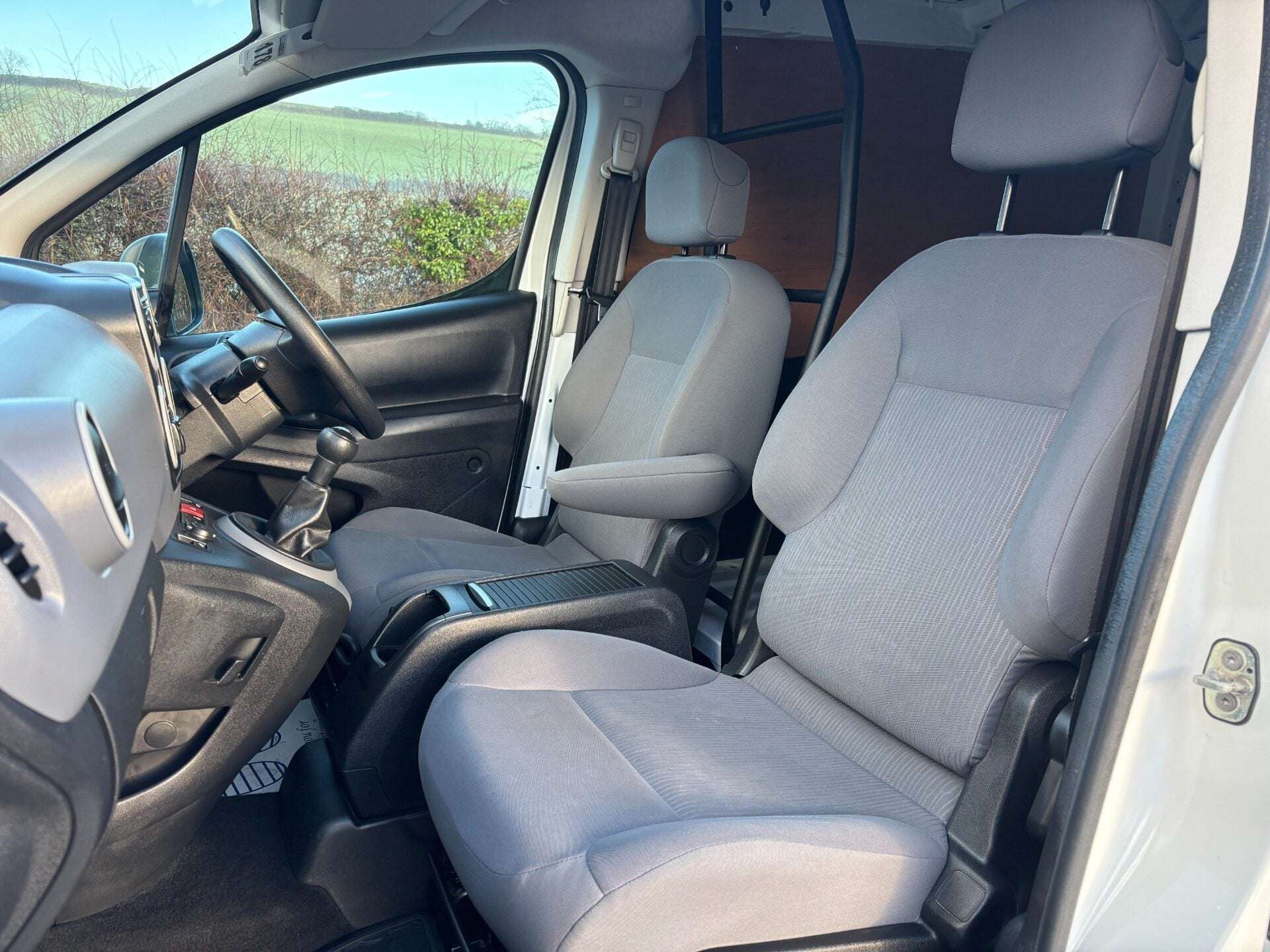 A 2016 PEUGEOT PARTNER 850 S L1 1.6 Hdi 92ps Panel Van - Air Conditioning A 2016 PEUGEOT PARTNER 850 S L1 1.6 Hdi 92ps Panel Van - Air Conditioning