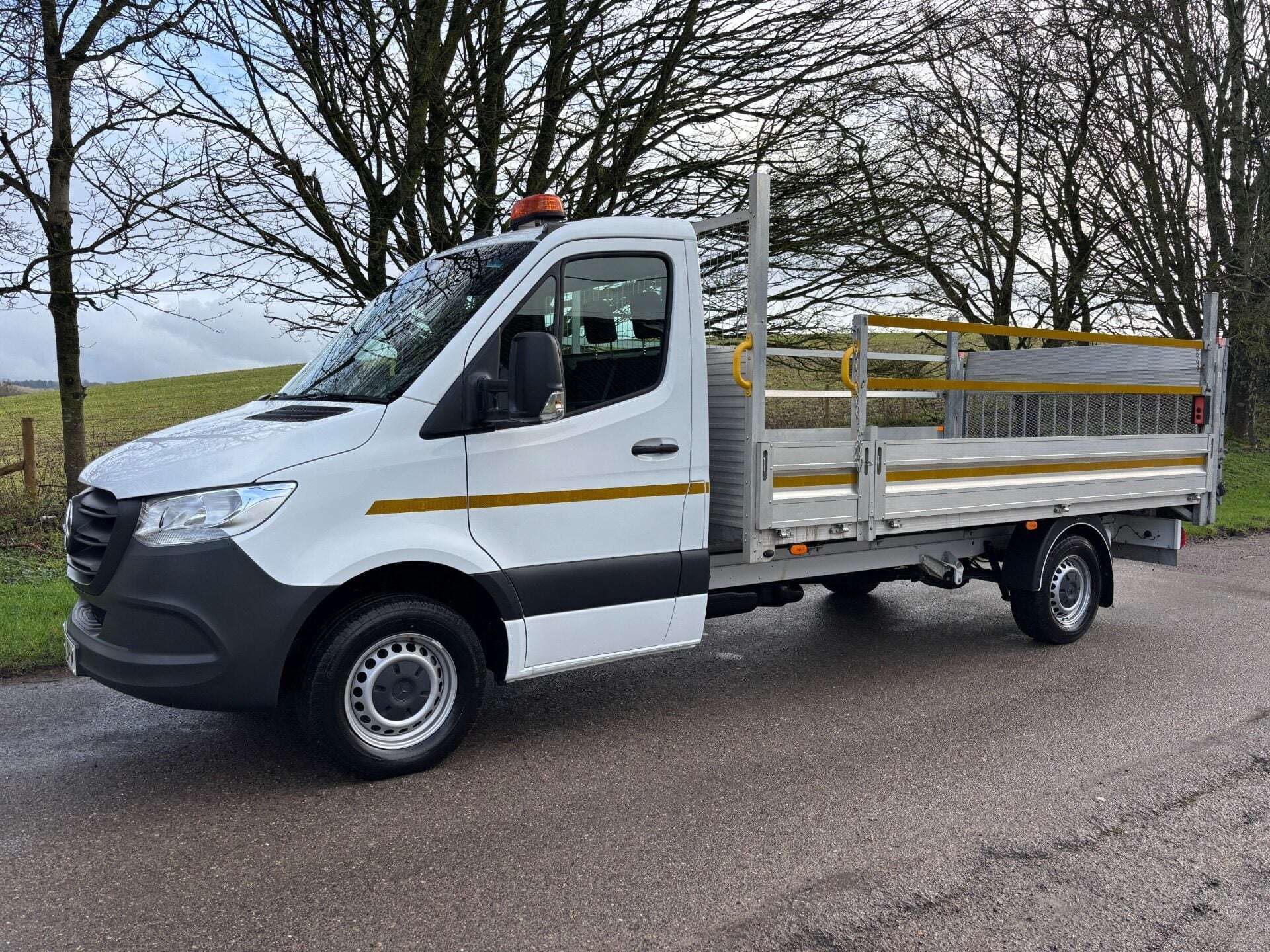 A 2022 MERCEDES-BENZ SPRINTER 315 Cdi Progressive Dropside with Tail Lift & Safety Rails A 2022 MERCEDES-BENZ SPRINTER 315 Cdi Progressive Dropside with Tail Lift & Safety Rails
