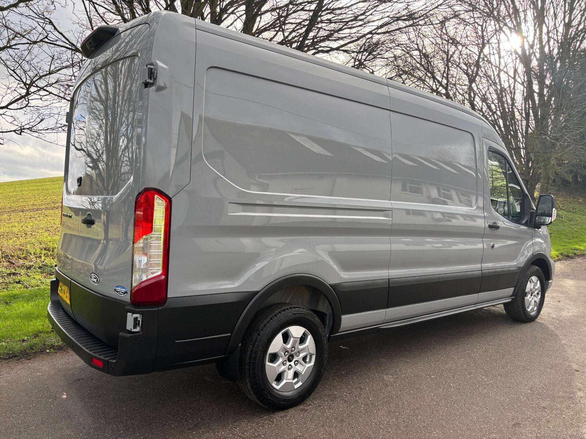A 2024 FORD TRANSIT 350 L3 H2 Limited 130 ps Selectshift Automatic Panel Van - Sat Nav A 2024 FORD TRANSIT 350 L3 H2 Limited 130 ps Selectshift Automatic Panel Van - Sat Nav