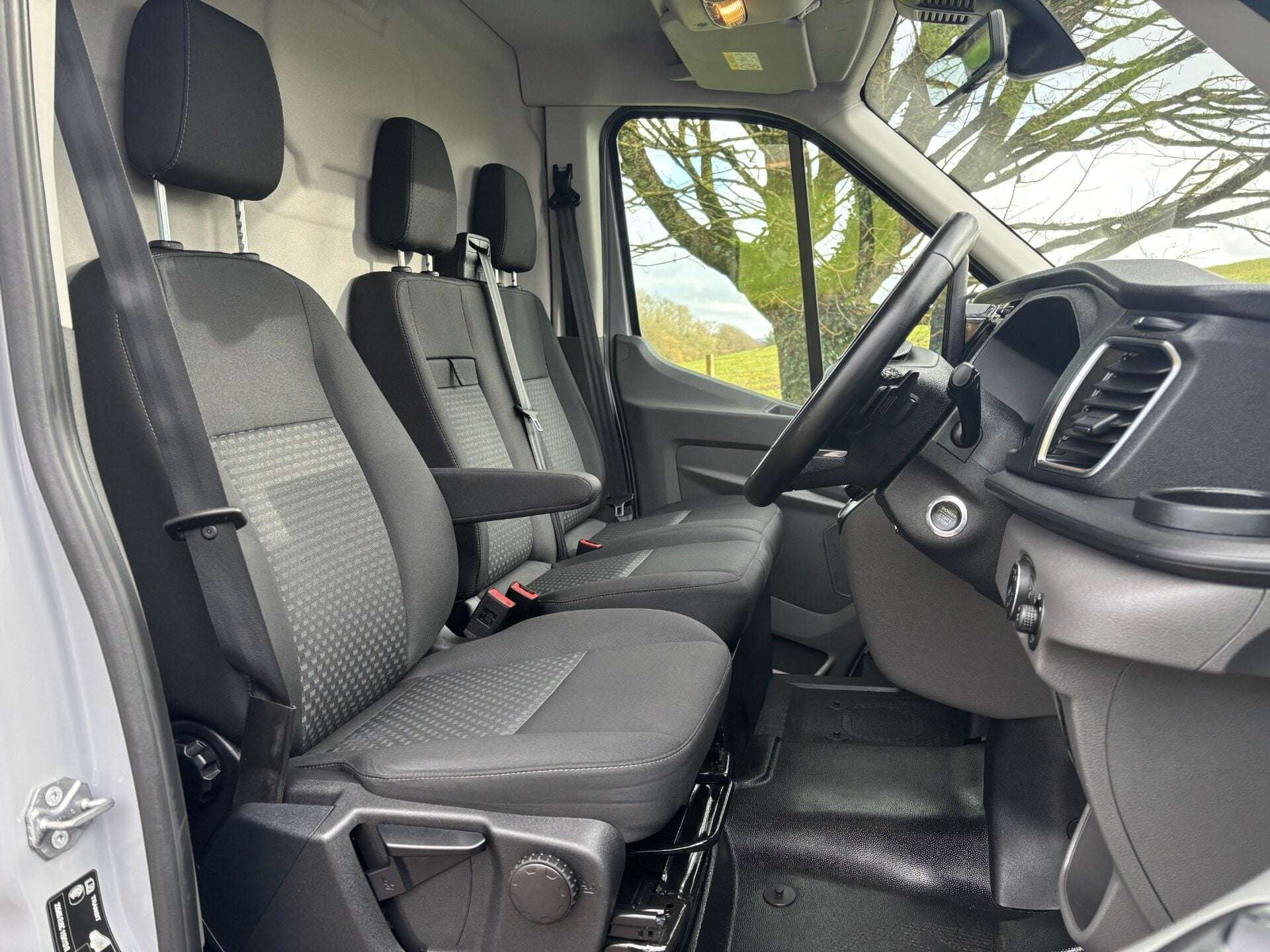 A 2024 FORD TRANSIT 350 L3 H2 Limited 130 ps Selectshift Automatic Panel Van - Sat Nav A 2024 FORD TRANSIT 350 L3 H2 Limited 130 ps Selectshift Automatic Panel Van - Sat Nav
