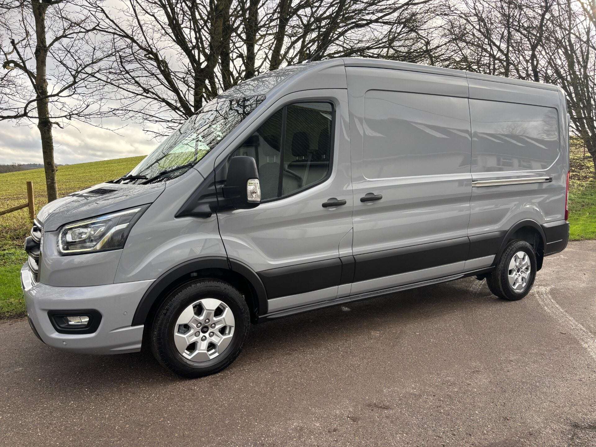 A 2024 FORD TRANSIT 350 L3 H2 Limited 130 ps Selectshift Automatic Panel Van - Sat Nav A 2024 FORD TRANSIT 350 L3 H2 Limited 130 ps Selectshift Automatic Panel Van - Sat Nav