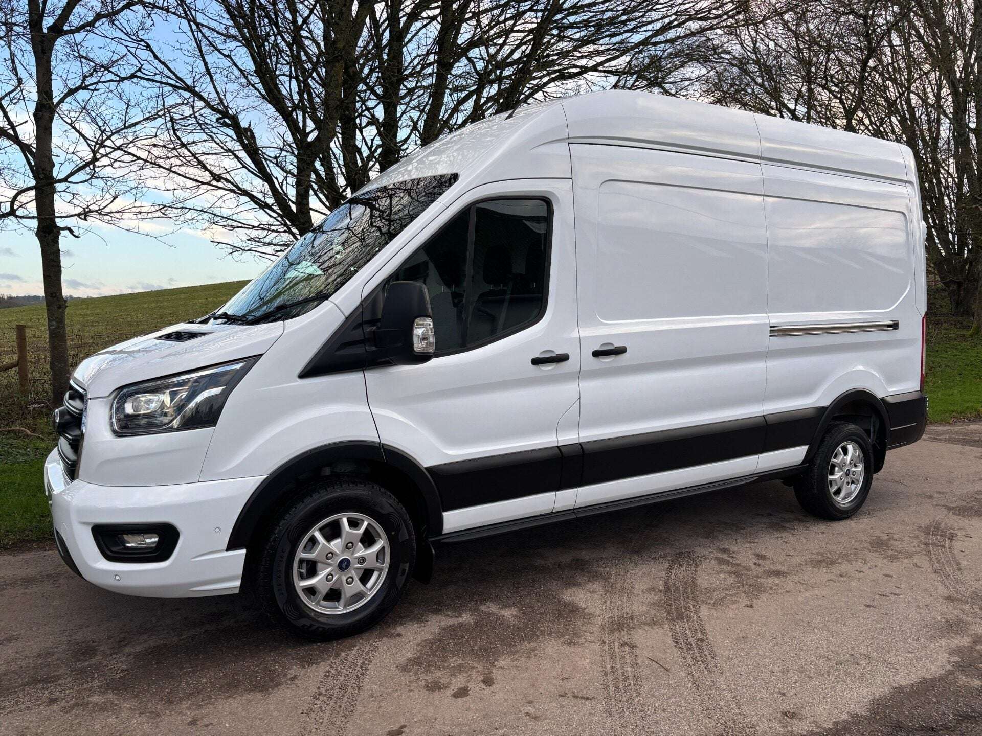 A 2020 FORD TRANSIT 350 Rwd L3 H3 185ps Limited Panel Van A 2020 FORD TRANSIT 350 Rwd L3 H3 185ps Limited Panel Van