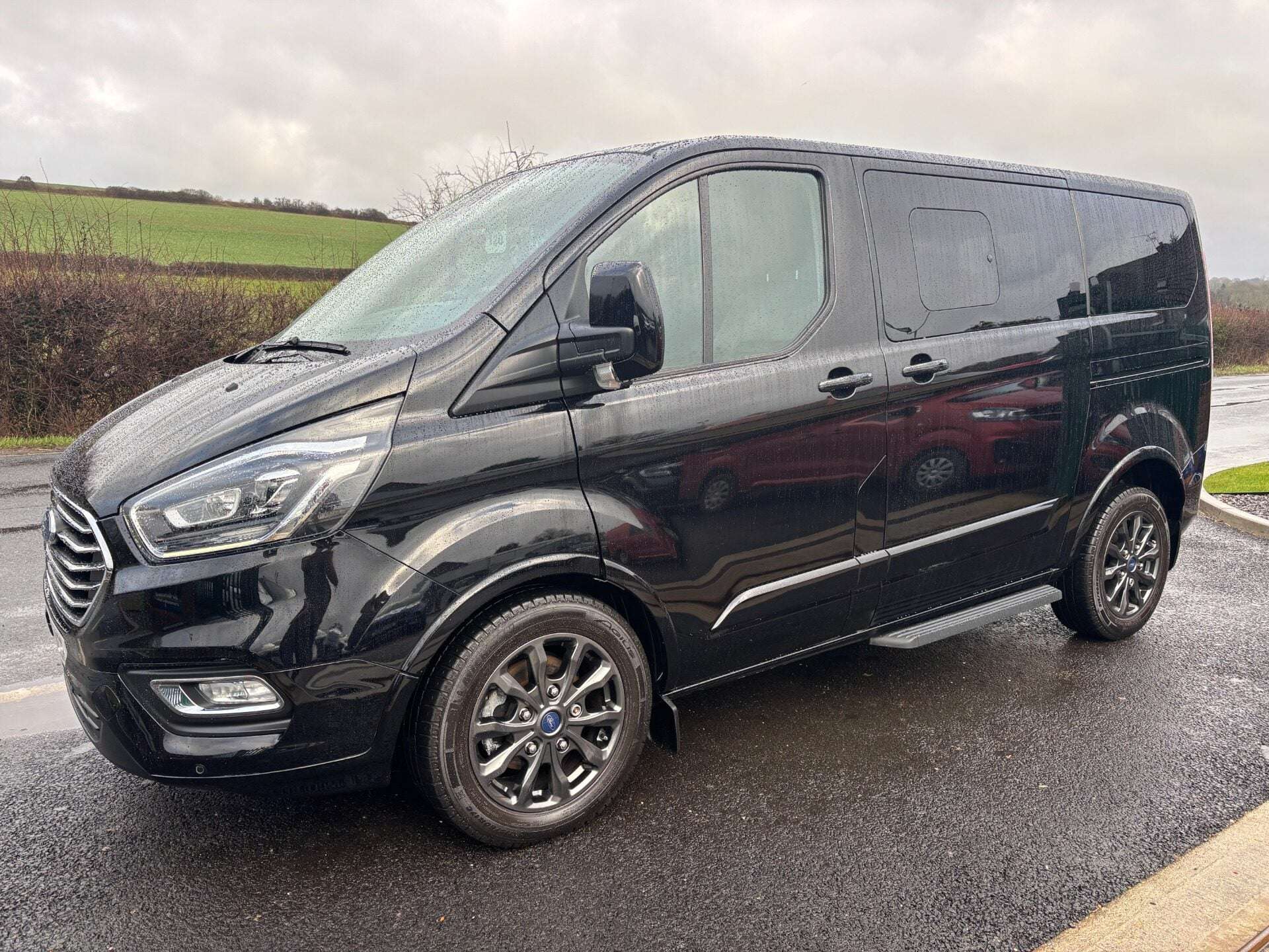 A 2020 FORD TOURNEO CUSTOM 320 L1 Titanium X 185 ps 8 Seater A 2020 FORD TOURNEO CUSTOM 320 L1 Titanium X 185 ps 8 Seater