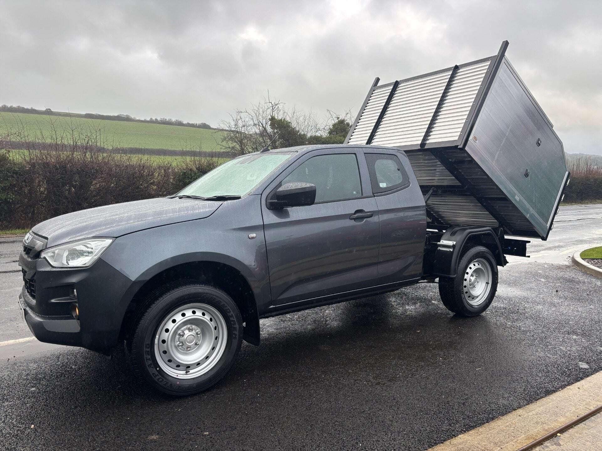 A 2023 ISUZU D-MAX Utility ECB 4x4 Arbor Tipper A 2023 ISUZU D-MAX Utility ECB 4x4 Arbor Tipper
