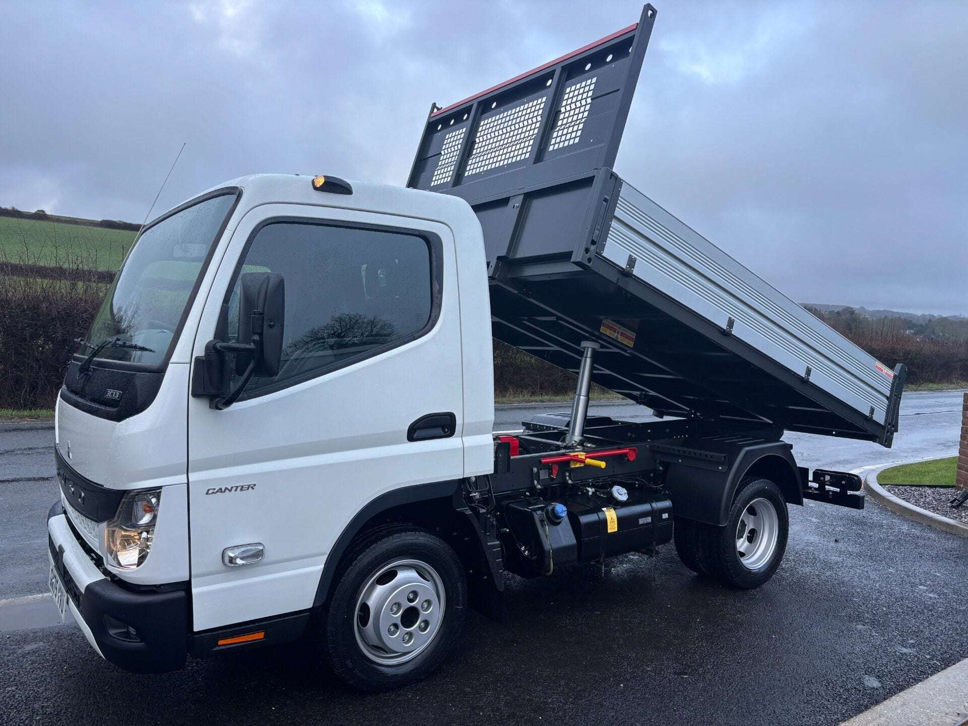 A 2026 MITSUBISHI CANTER 3C13 25 Single Cab Tipper A 2026 MITSUBISHI CANTER 3C13 25 Single Cab Tipper