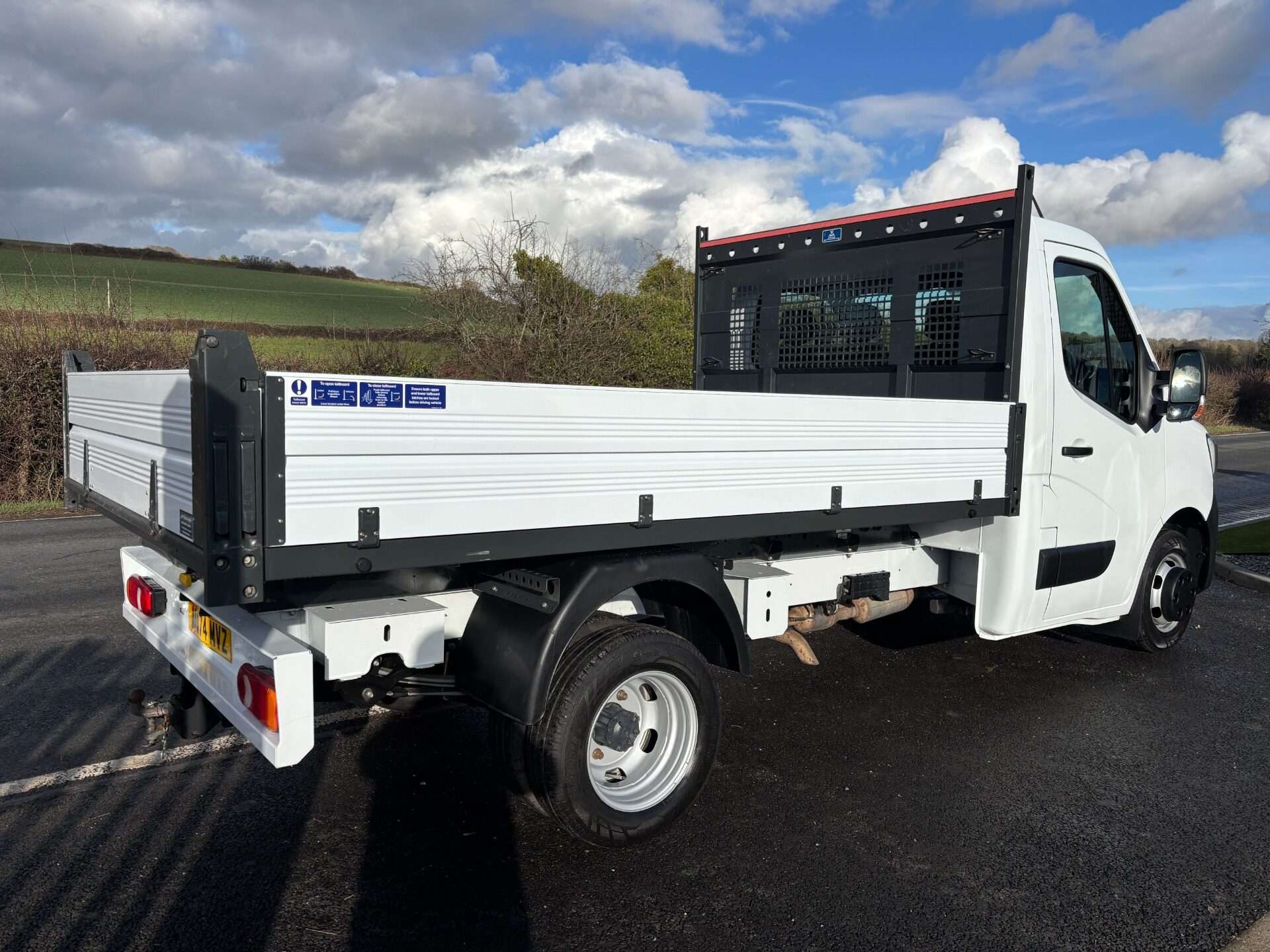 A 2024 RENAULT MASTER ML35TW 130 ps dCi Business Tipper with Air Con / Tow Axle / Sat Nav A 2024 RENAULT MASTER ML35TW 130 ps dCi Business Tipper with Air Con / Tow Axle / Sat Nav