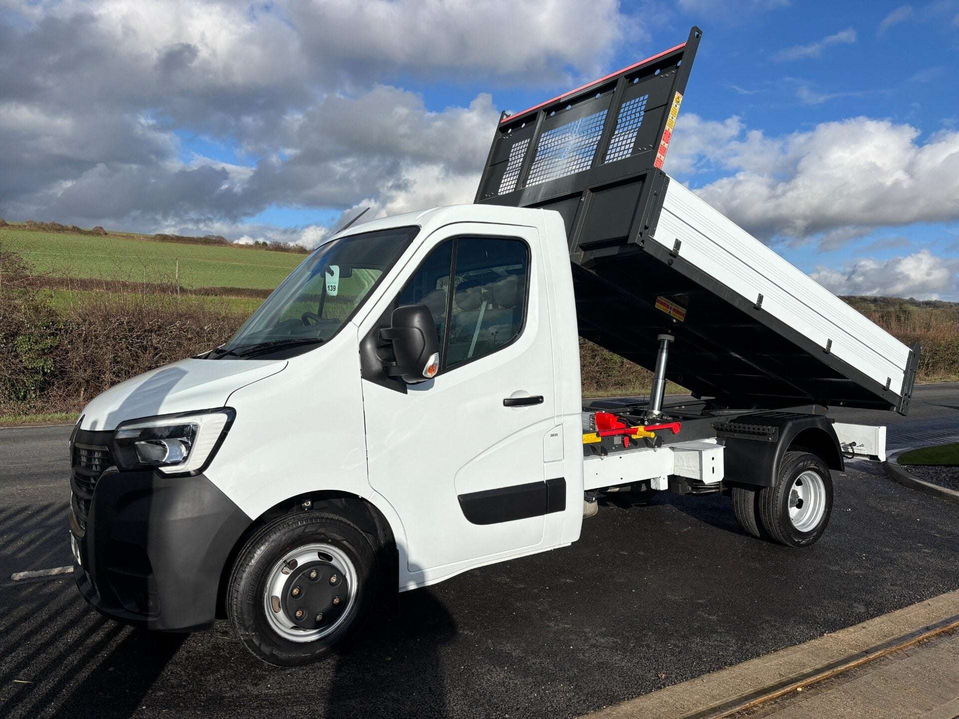 A 2024 RENAULT MASTER ML35TW 130 ps dCi Business Tipper with Air Con / Tow Axle / Sat Nav A 2024 RENAULT MASTER ML35TW 130 ps dCi Business Tipper with Air Con / Tow Axle / Sat Nav