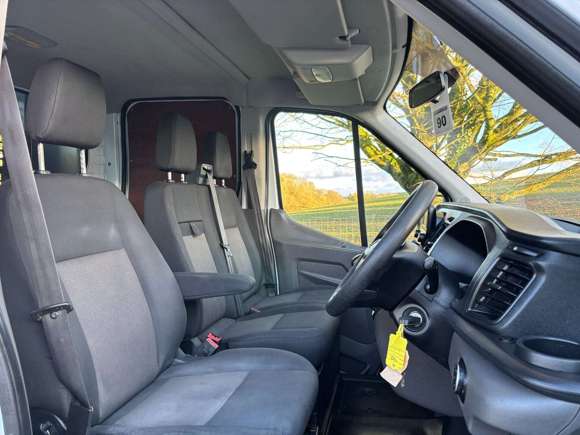 A 2020 FORD TRANSIT 350 Drw 130 ps L3 Utility Cab Tipper - Tow Axle A 2020 FORD TRANSIT 350 Drw 130 ps L3 Utility Cab Tipper - Tow Axle