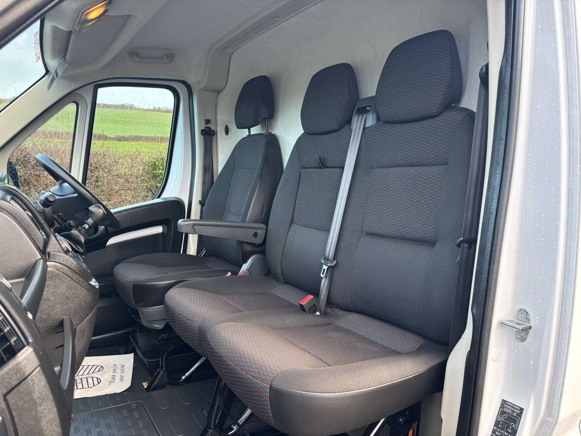 A 2021 PEUGEOT BOXER 333 L1 H1 120 ps BlueHdi Professional - Sat Nav & Air Con A 2021 PEUGEOT BOXER 333 L1 H1 120 ps BlueHdi Professional - Sat Nav & Air Con