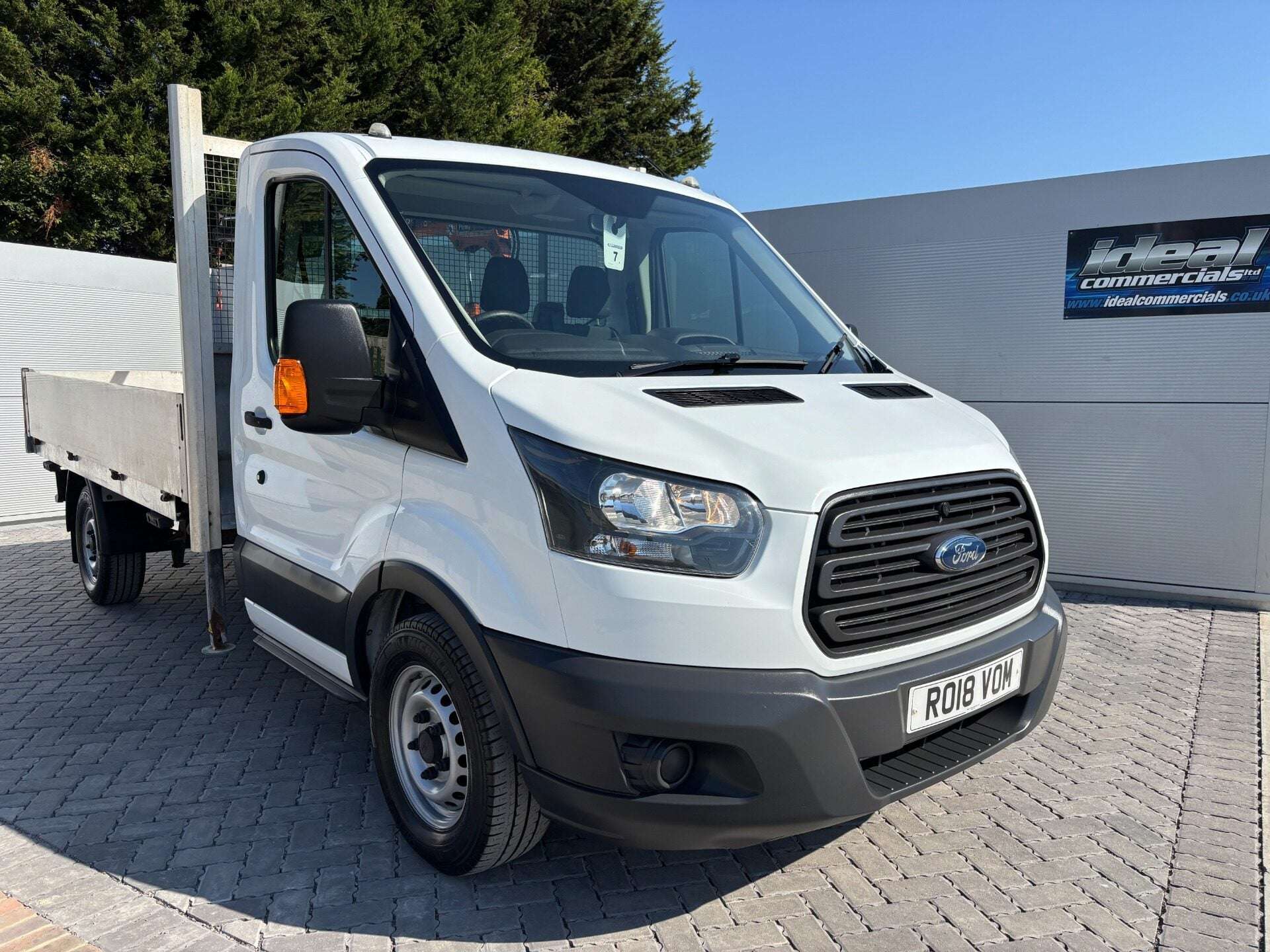 A 2018 FORD TRANSIT 350 Srw 130 ps Dropside Truck with Maxilift PH110 Crane A 2018 FORD TRANSIT 350 Srw 130 ps Dropside Truck with Maxilift PH110 Crane