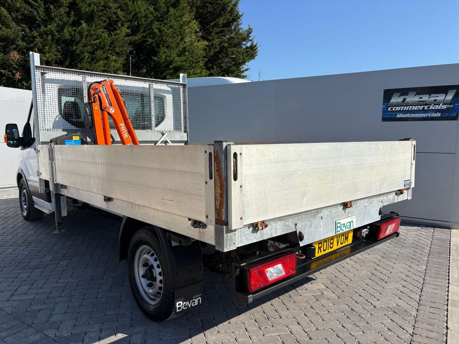 A 2018 FORD TRANSIT 350 Srw 130 ps Dropside Truck with Maxilift PH110 Crane A 2018 FORD TRANSIT 350 Srw 130 ps Dropside Truck with Maxilift PH110 Crane
