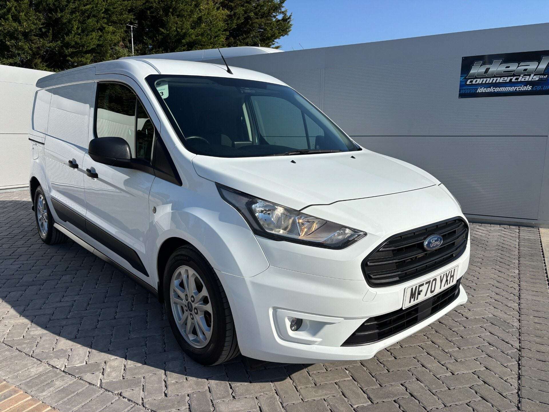 A 2020 FORD TRANSIT CONNECT 230 L2 Trend DCIV Automatic 120 ps Tdci - Sat Nav / Air Con / Camera A 2020 FORD TRANSIT CONNECT 230 L2 Trend DCIV Automatic 120 ps Tdci - Sat Nav / Air Con / Camera