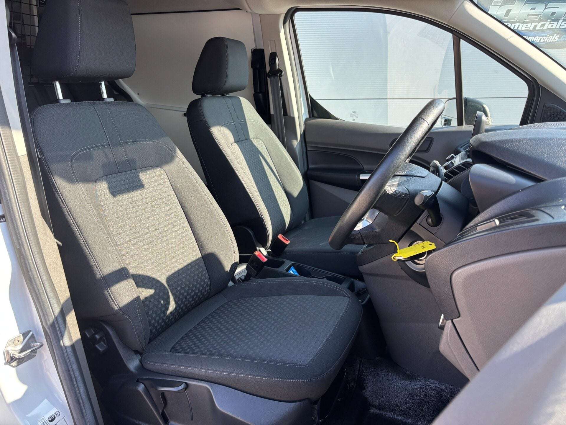 A 2020 FORD TRANSIT CONNECT 230 L2 Trend DCIV Automatic 120 ps Tdci - Sat Nav / Air Con / Camera A 2020 FORD TRANSIT CONNECT 230 L2 Trend DCIV Automatic 120 ps Tdci - Sat Nav / Air Con / Camera