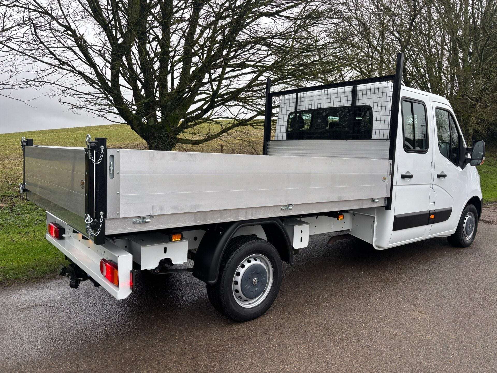 A 2016 VAUXHALL MOVANO F3500 L3 125 ps Crew Cab Tipper - Air Con A 2016 VAUXHALL MOVANO F3500 L3 125 ps Crew Cab Tipper - Air Con