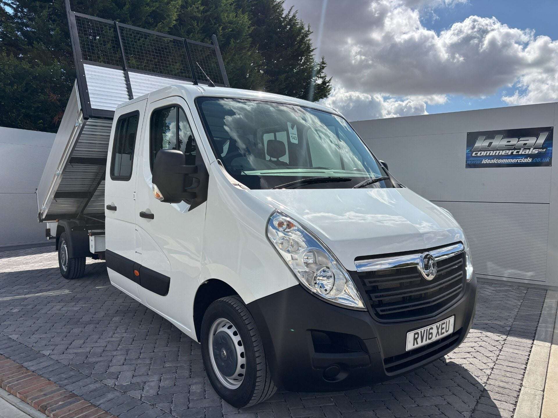 A 2016 VAUXHALL MOVANO F3500 L3 125 ps Crew Cab Tipper - Air Con - Euro 6 A 2016 VAUXHALL MOVANO F3500 L3 125 ps Crew Cab Tipper - Air Con - Euro 6