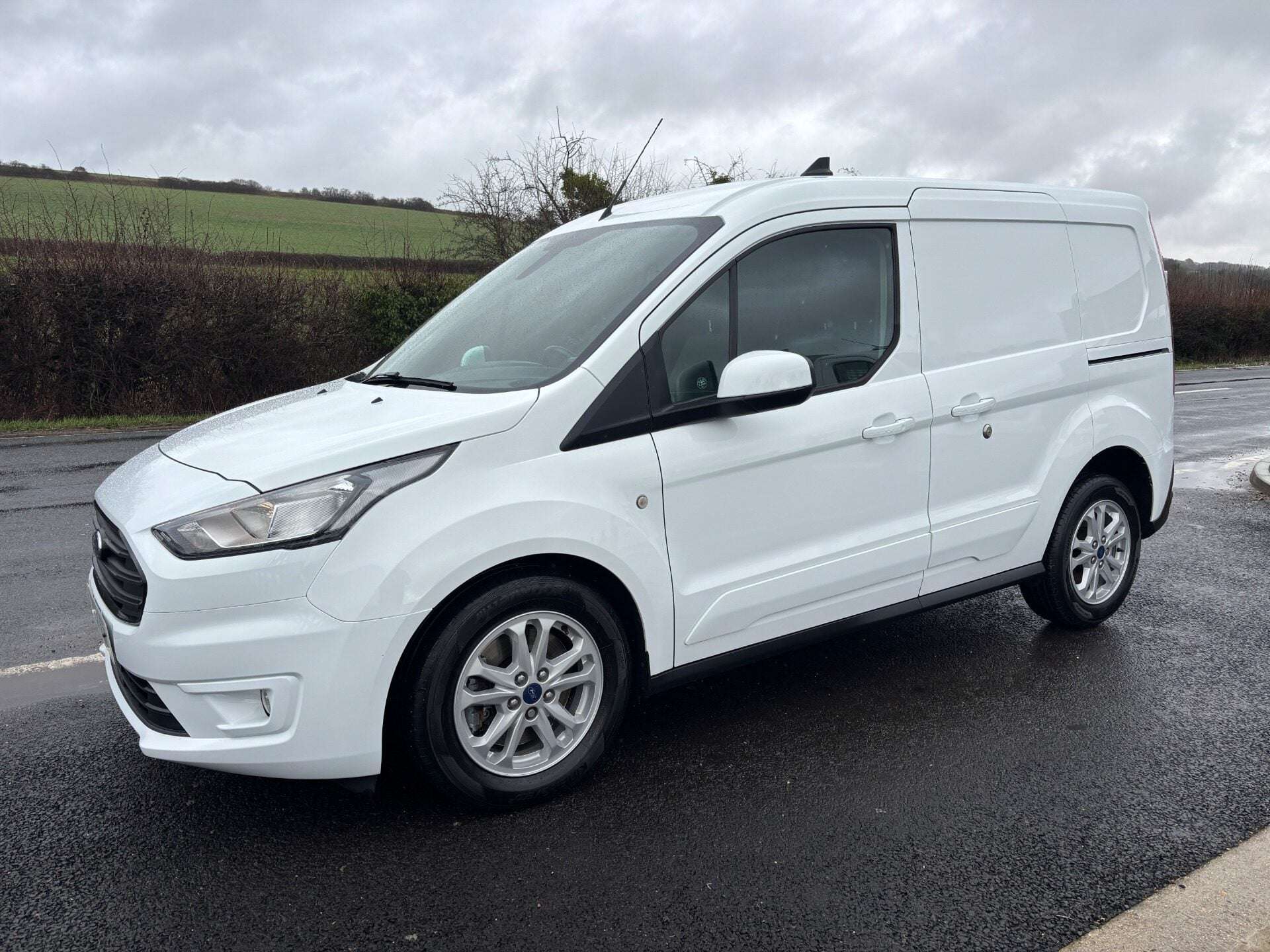 A 2021 FORD TRANSIT CONNECT 200 L1 Limited 120 ps Automatic Panel Van - Sat Nav / Rear Camera A 2021 FORD TRANSIT CONNECT 200 L1 Limited 120 ps Automatic Panel Van - Sat Nav / Rear Camera