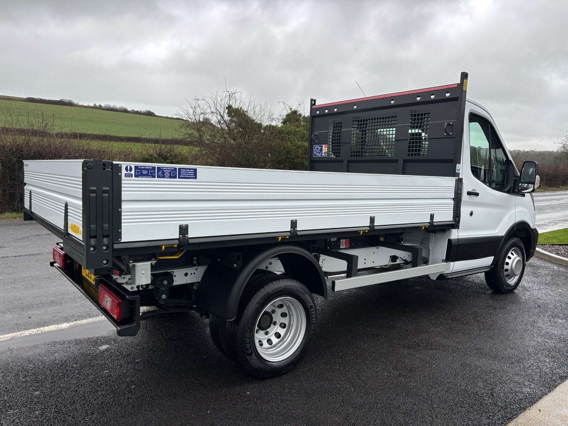 A 2025 FORD TRANSIT 470 Drw L2 130 ps Leader One Stop Tipper A 2025 FORD TRANSIT 470 Drw L2 130 ps Leader One Stop Tipper