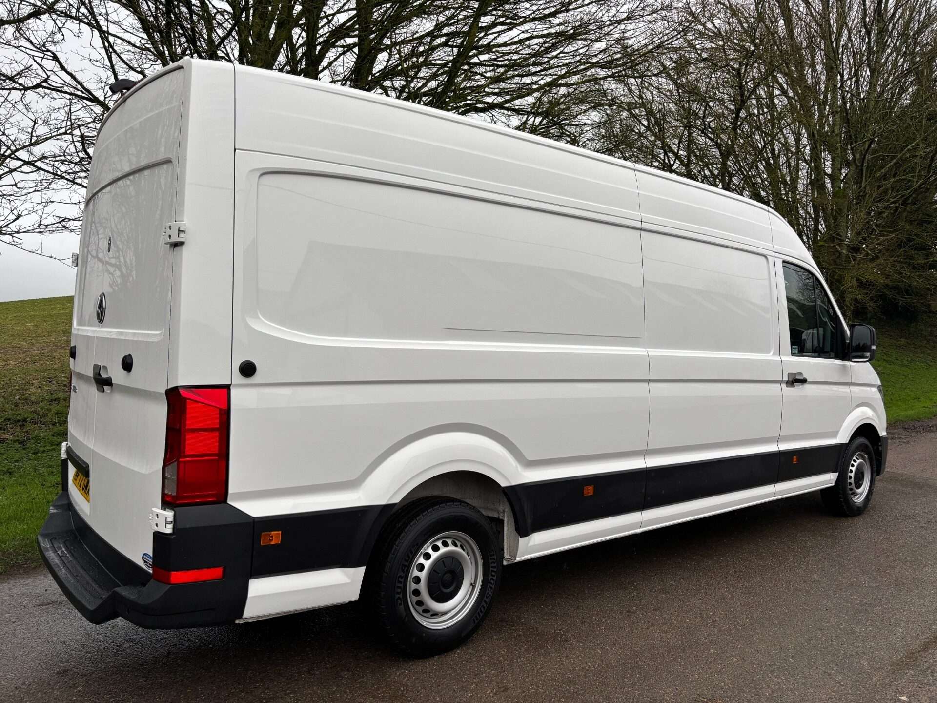 A 2023 VOLKSWAGEN CRAFTER CR35 140 ps Tdi L3 H2 Trendline Panel Van - Rear Camera A 2023 VOLKSWAGEN CRAFTER CR35 140 ps Tdi L3 H2 Trendline Panel Van - Rear Camera