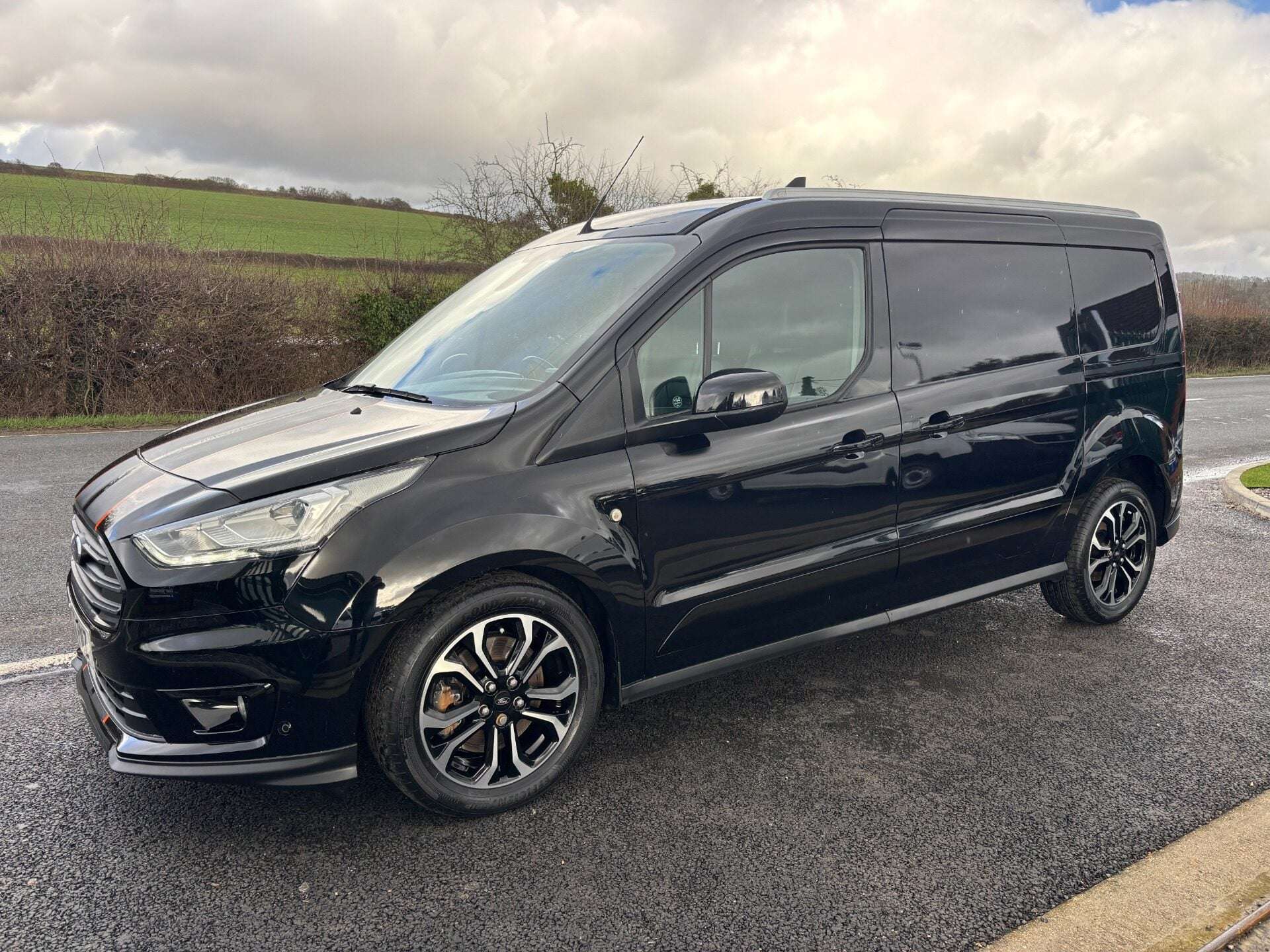 A 2022 FORD TRANSIT CONNECT 250 L2 Sport 120ps Tdci Panel Van - Rear Camera / Climate Control A 2022 FORD TRANSIT CONNECT 250 L2 Sport 120ps Tdci Panel Van - Rear Camera / Climate Control