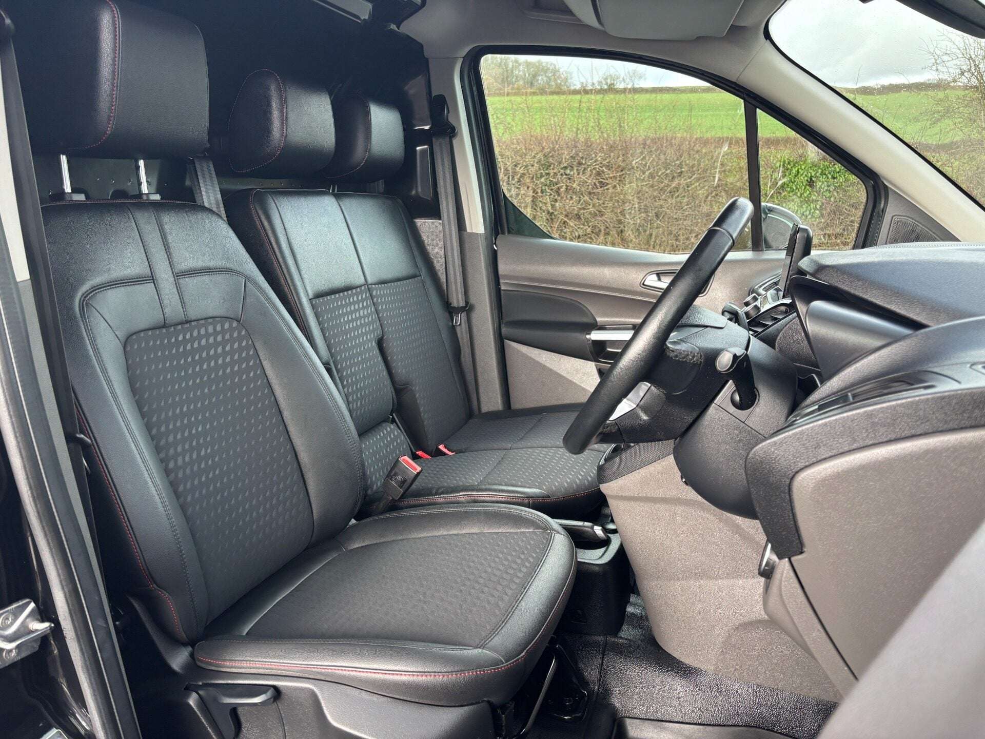 A 2022 FORD TRANSIT CONNECT 250 L2 Sport 120ps Tdci Panel Van - Rear Camera / Climate Control A 2022 FORD TRANSIT CONNECT 250 L2 Sport 120ps Tdci Panel Van - Rear Camera / Climate Control