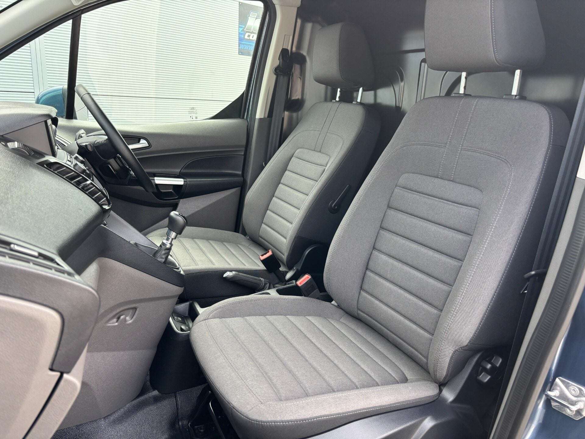 A 2024 FORD TRANSIT CONNECT 240 Limited L1 Panel Van - No VAT A 2024 FORD TRANSIT CONNECT 240 Limited L1 Panel Van - No VAT