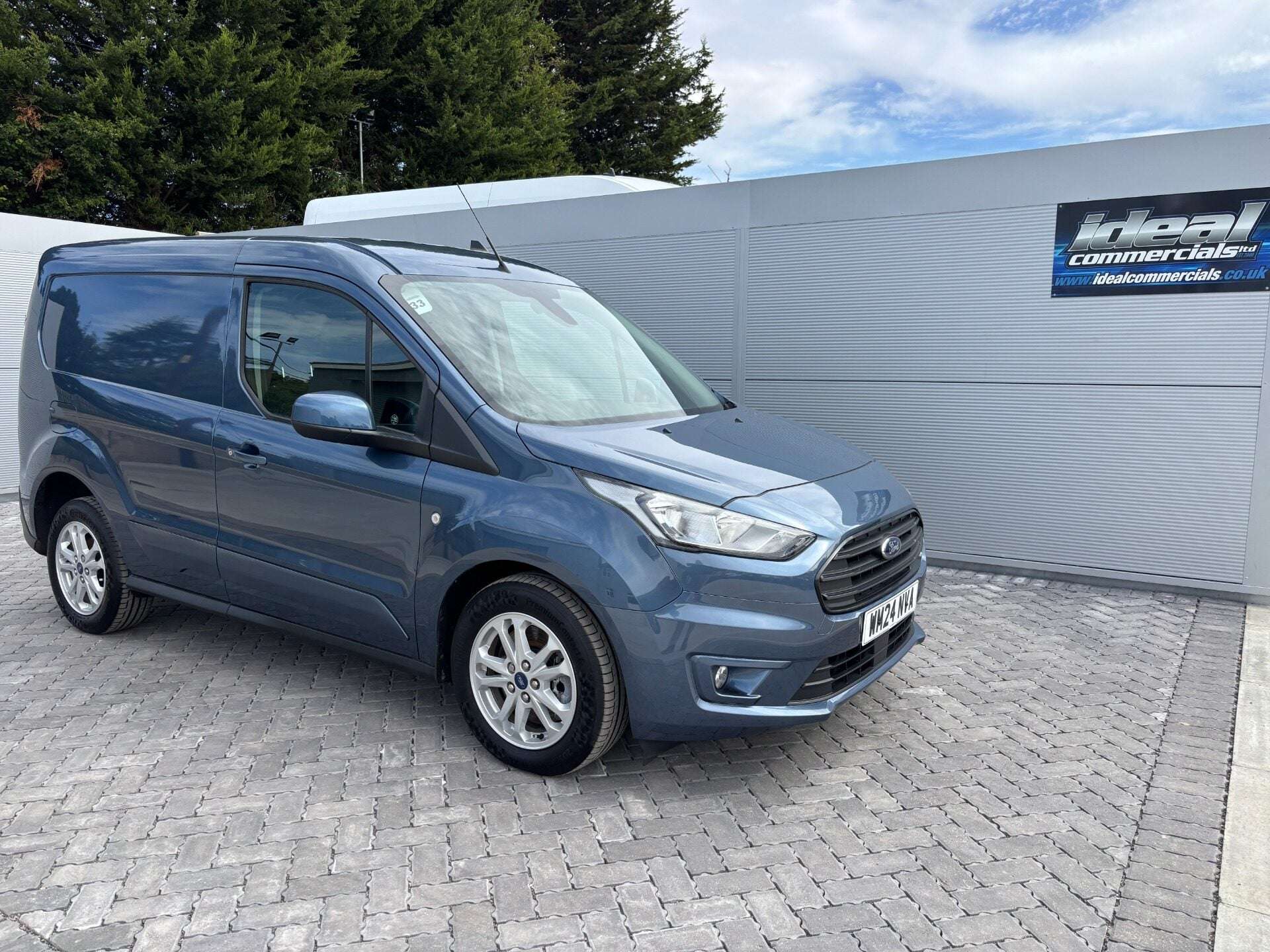 A 2024 FORD TRANSIT CONNECT 240 Limited L1 Panel Van - No VAT A 2024 FORD TRANSIT CONNECT 240 Limited L1 Panel Van - No VAT