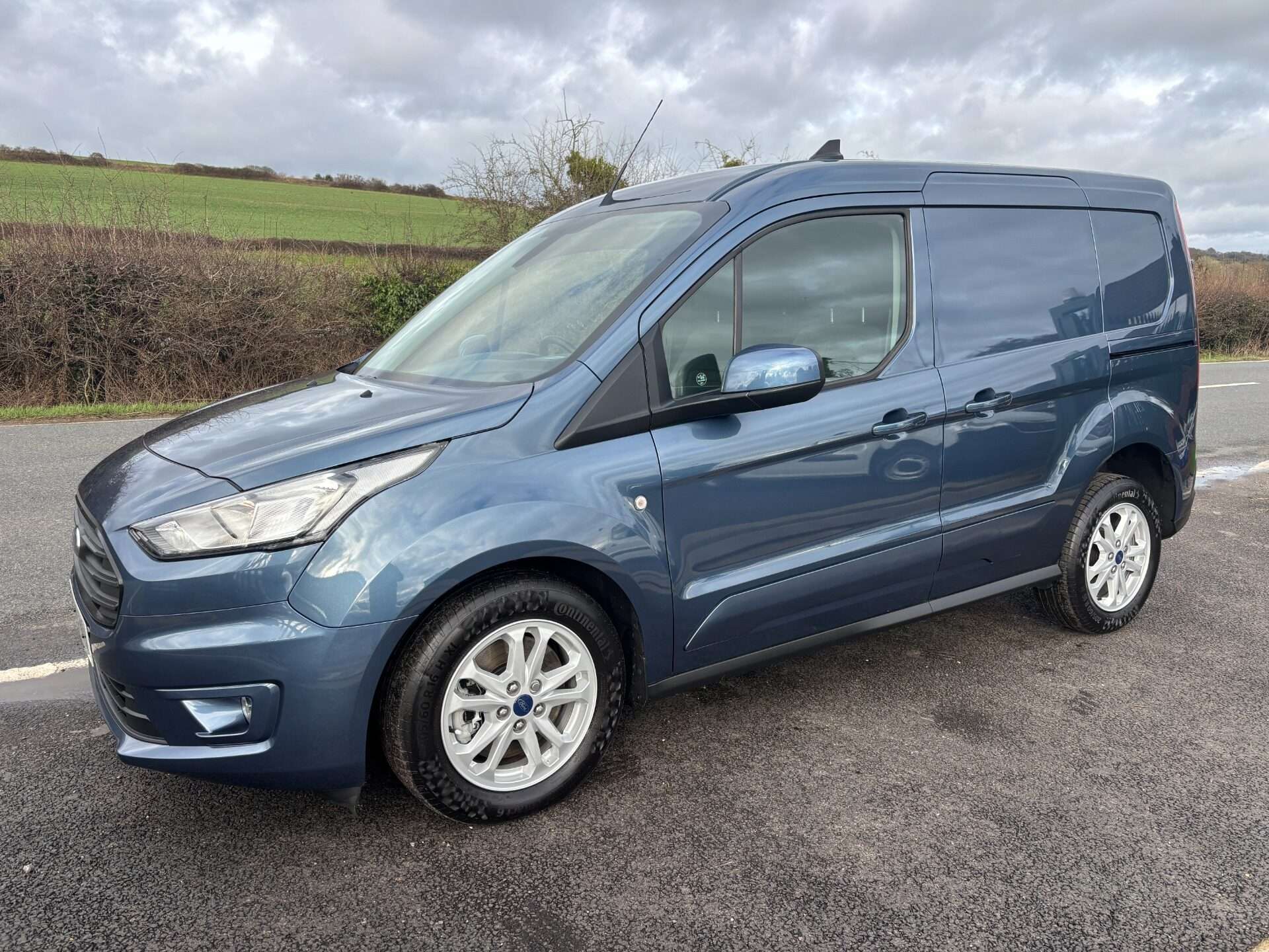 A 2024 FORD TRANSIT CONNECT 240 Limited L1 Panel Van - No VAT A 2024 FORD TRANSIT CONNECT 240 Limited L1 Panel Van - No VAT