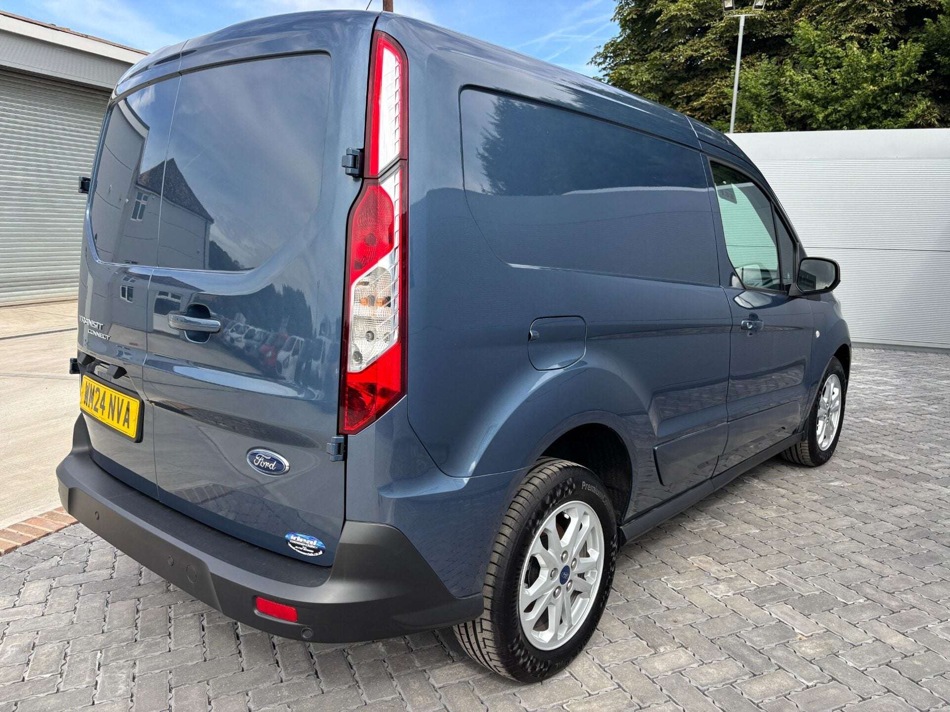 A 2024 FORD TRANSIT CONNECT 240 Limited L1 Panel Van - No VAT A 2024 FORD TRANSIT CONNECT 240 Limited L1 Panel Van - No VAT