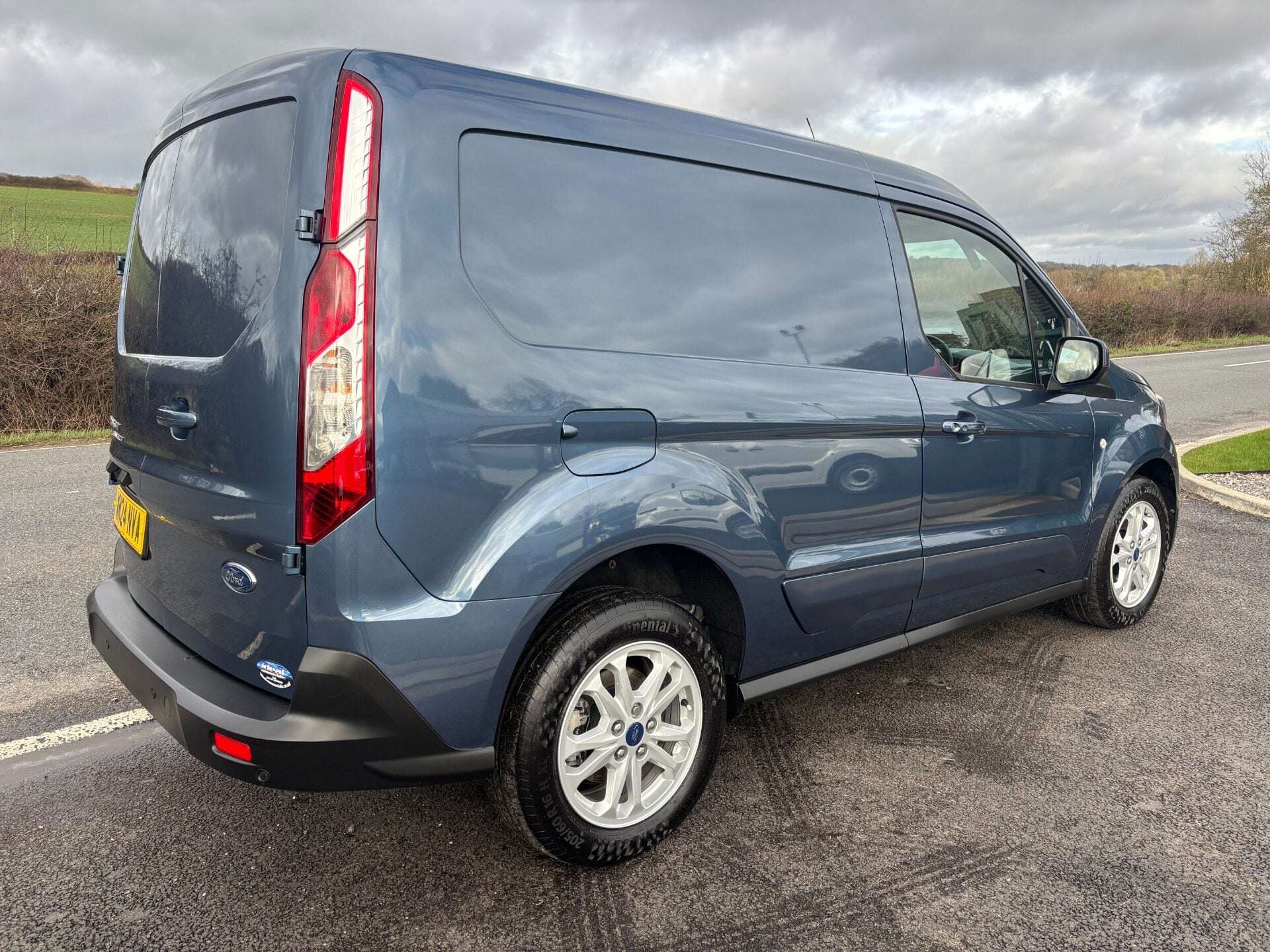 A 2024 FORD TRANSIT CONNECT 240 Limited L1 Panel Van - No VAT A 2024 FORD TRANSIT CONNECT 240 Limited L1 Panel Van - No VAT