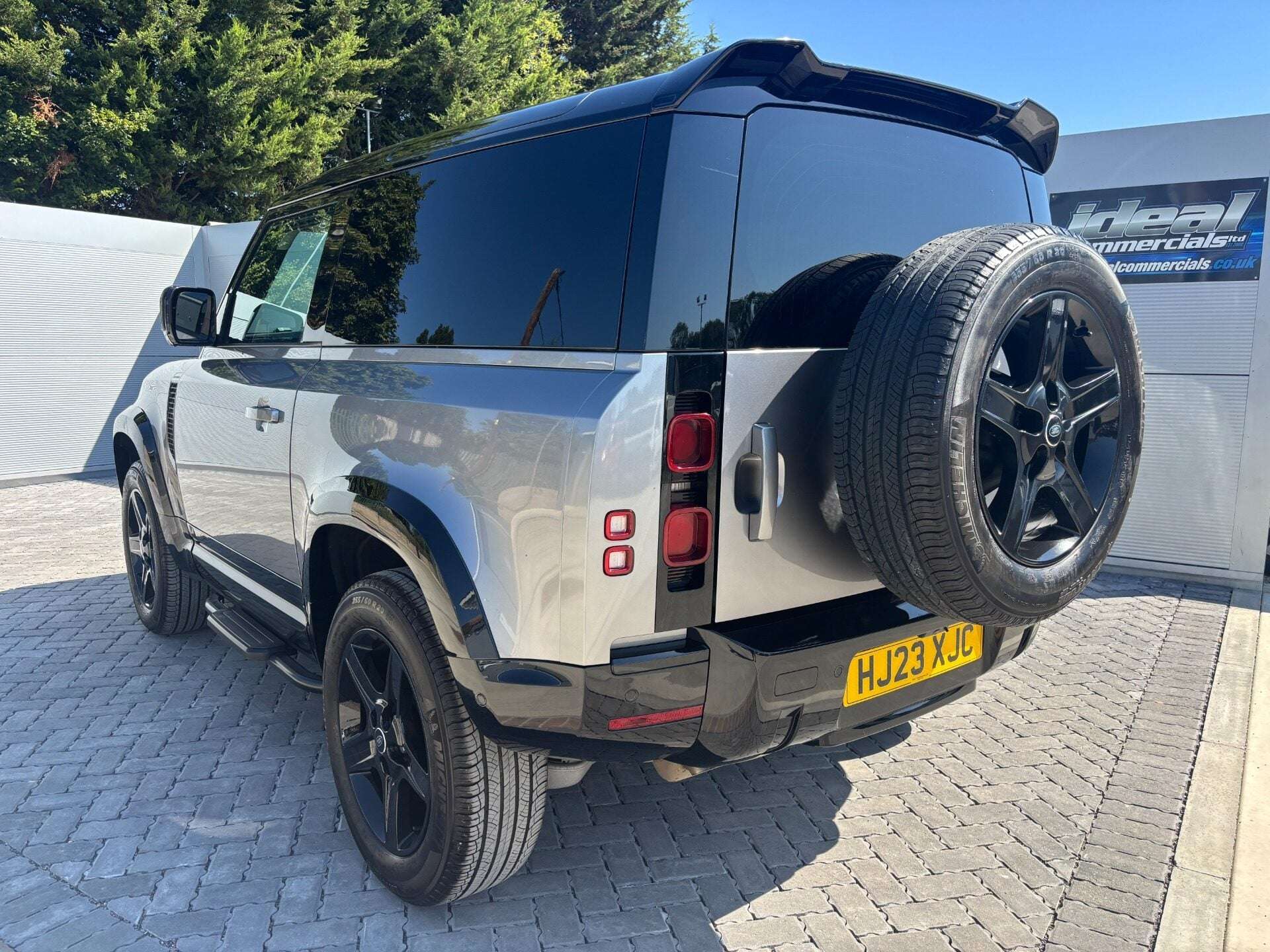 A 2023 LAND ROVER DEFENDER 90 D250 Hard Top SE MHEV A 2023 LAND ROVER DEFENDER 90 D250 Hard Top SE MHEV
