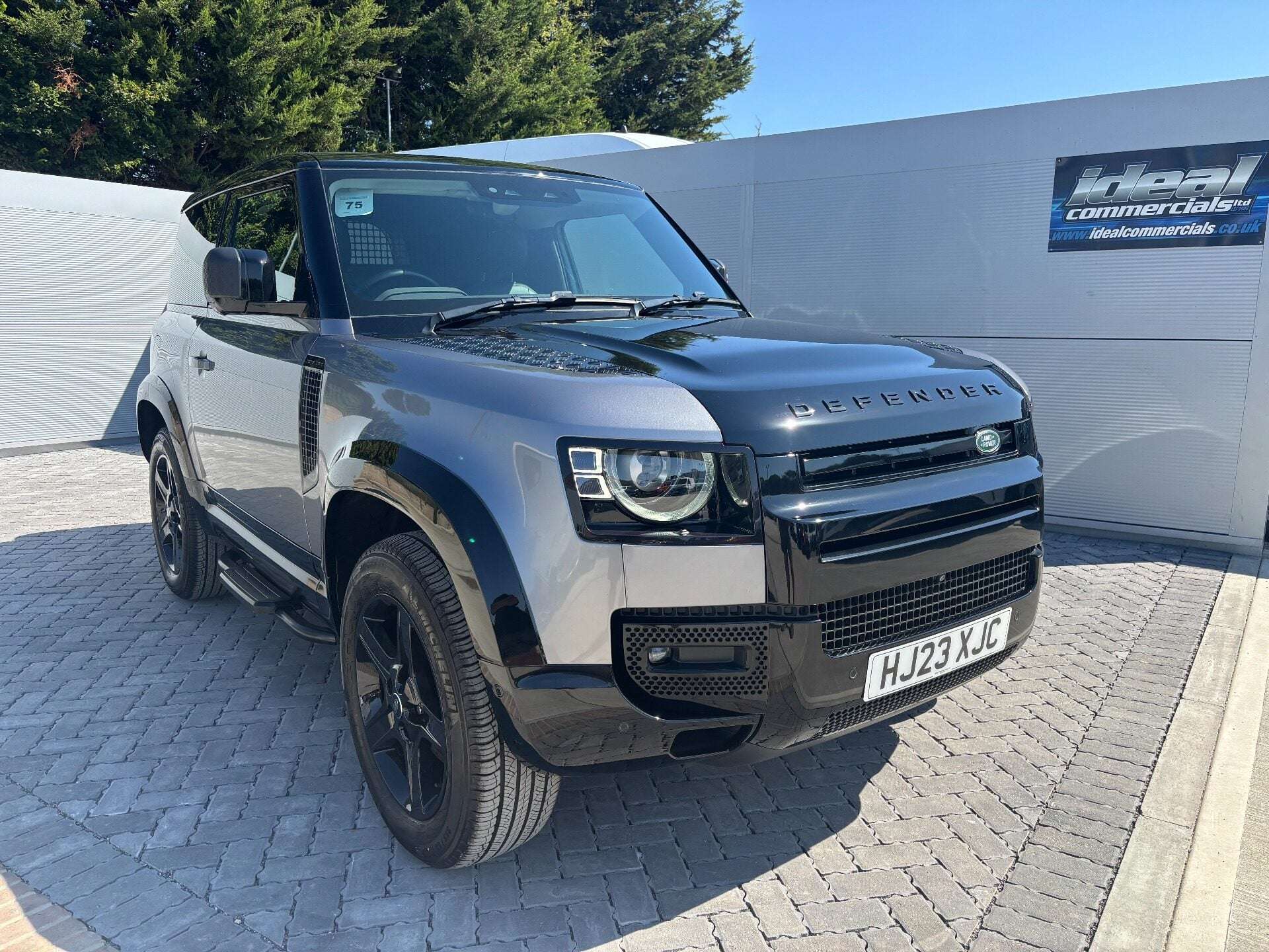 A 2023 LAND ROVER DEFENDER 90 D250 Hard Top SE MHEV A 2023 LAND ROVER DEFENDER 90 D250 Hard Top SE MHEV