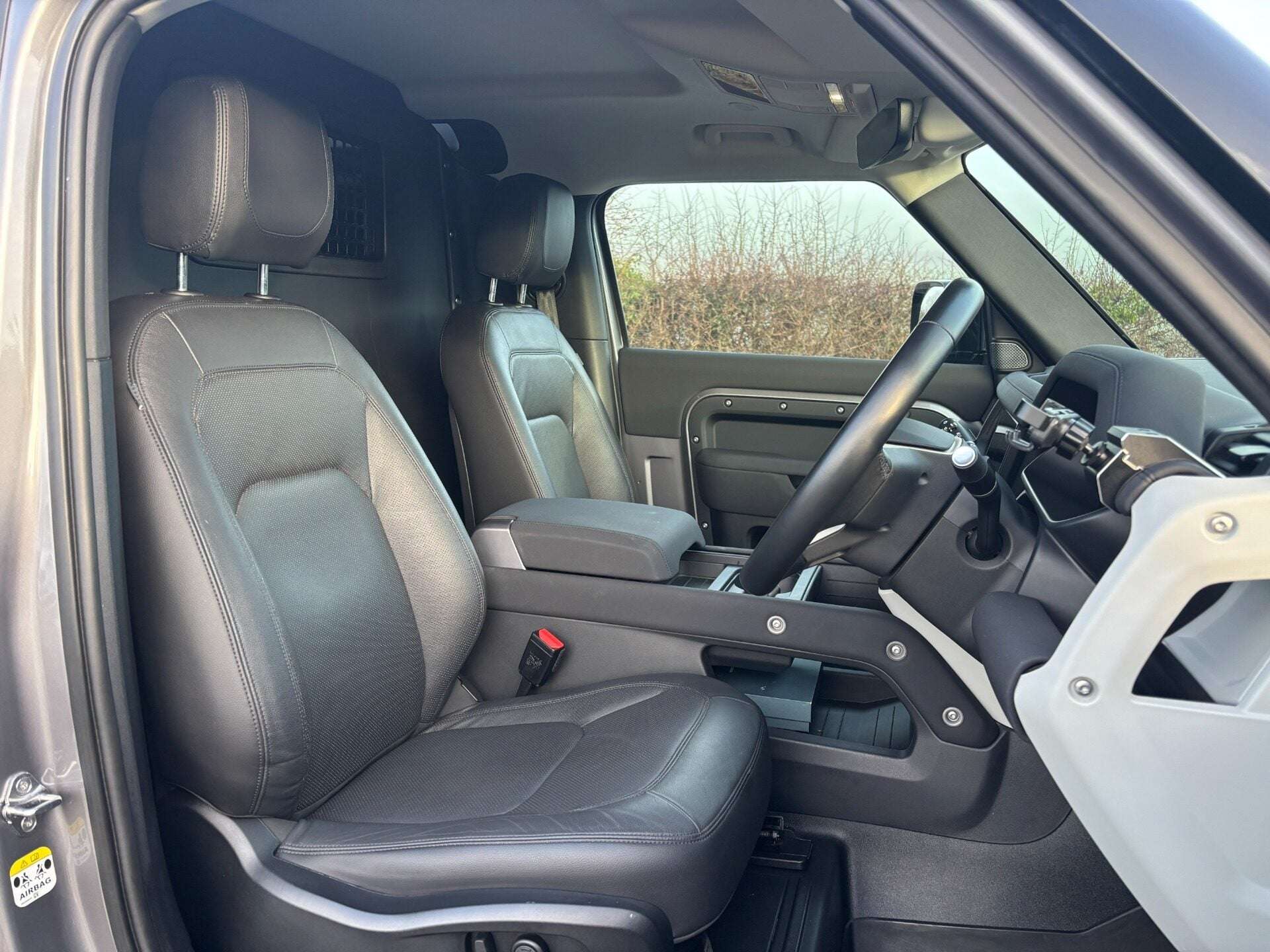 A 2023 LAND ROVER DEFENDER 90 D250 Hard Top SE MHEV A 2023 LAND ROVER DEFENDER 90 D250 Hard Top SE MHEV