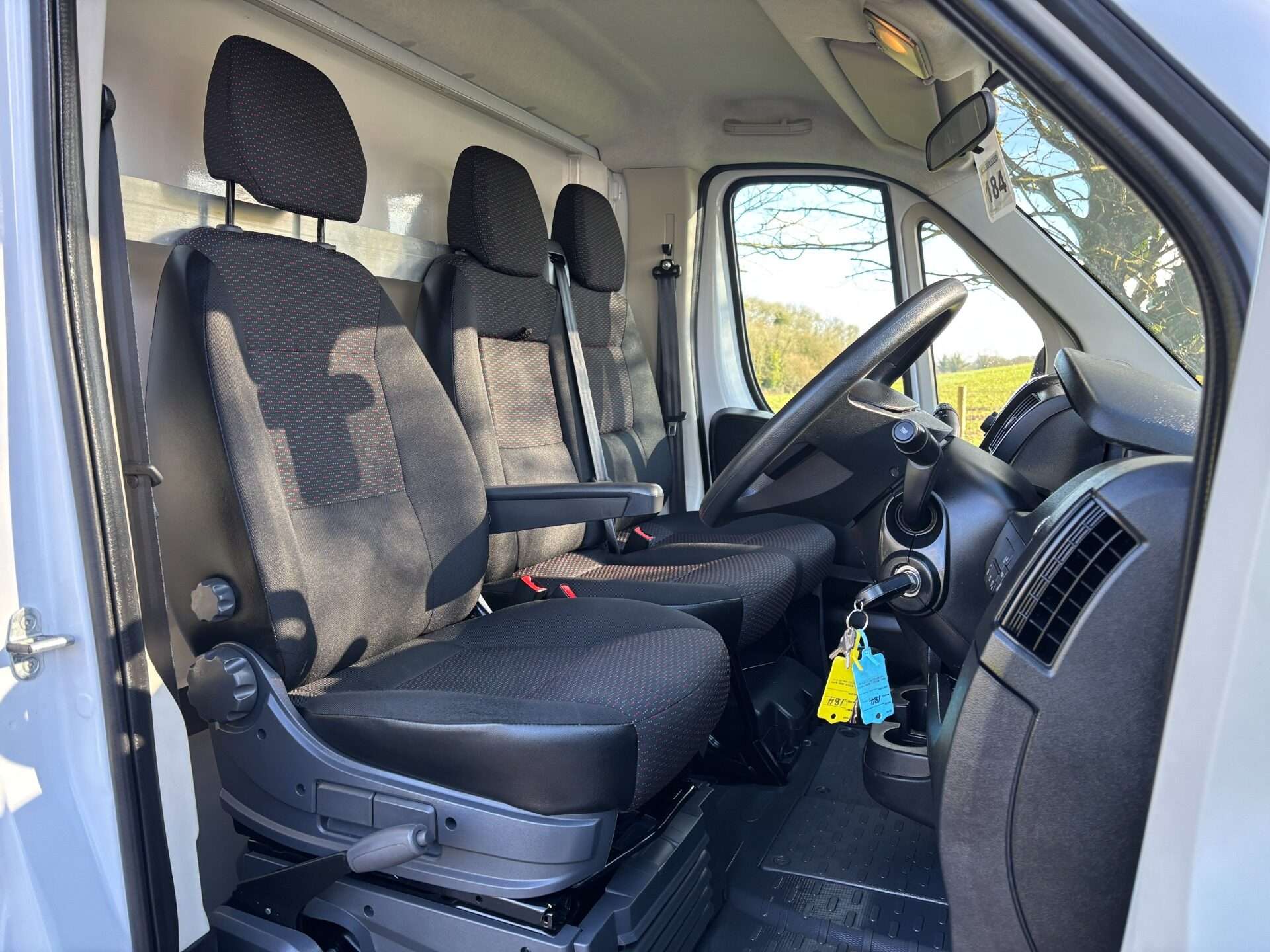 A 2022 CITROEN RELAY 35 L3 140 ps BlueHdi Lo Loader Luton - Air Con A 2022 CITROEN RELAY 35 L3 140 ps BlueHdi Lo Loader Luton - Air Con