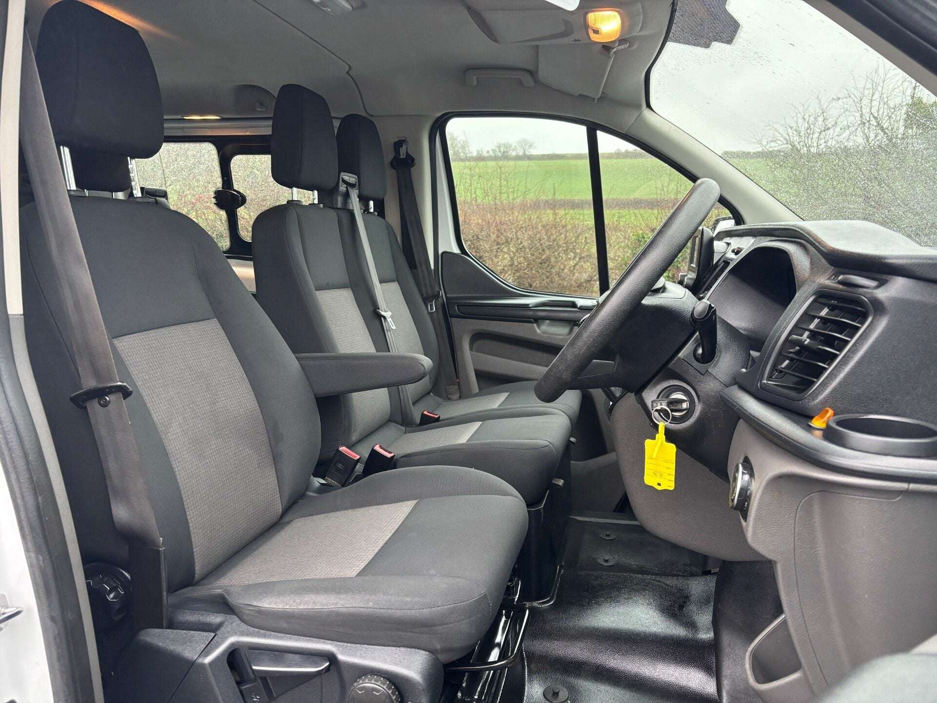 A 2021 FORD TRANSIT CUSTOM 320 L2 Leader 130 ps DCIV with Air Conditioning A 2021 FORD TRANSIT CUSTOM 320 L2 Leader 130 ps DCIV with Air Conditioning