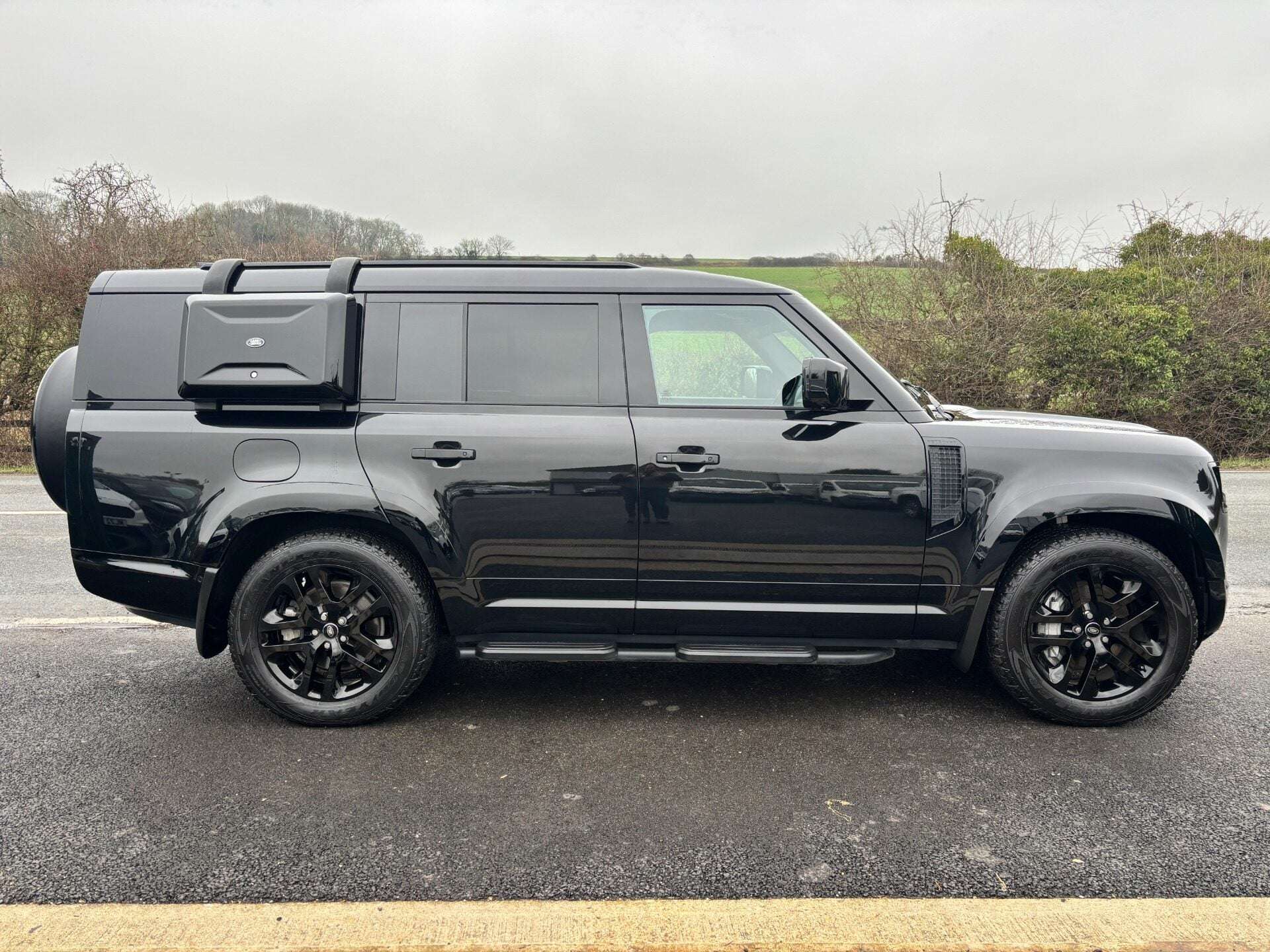 2024 LAND ROVER DEFENDER 130 2024 LAND ROVER DEFENDER 130