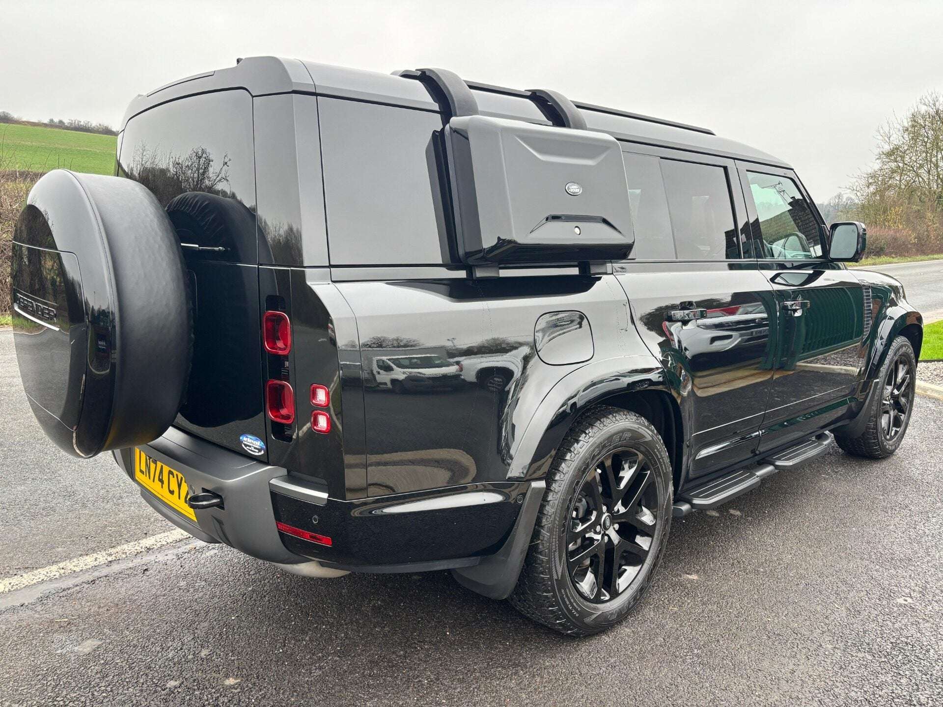 A 2024 LAND ROVER DEFENDER 130 D300 Outbound 5dr A 2024 LAND ROVER DEFENDER 130 D300 Outbound 5dr