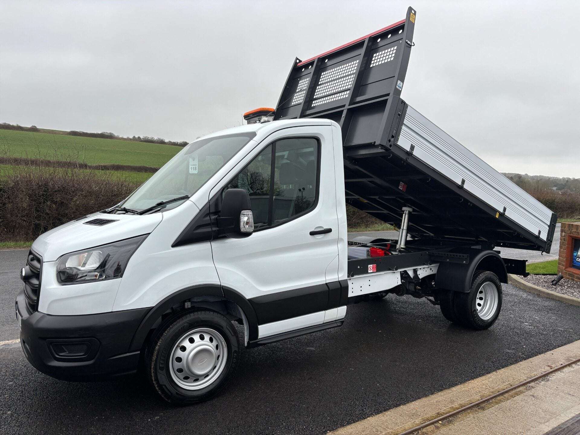 A 2024 FORD TRANSIT 350 Drw L2 130 ps Single Cab Tipper with Air Con A 2024 FORD TRANSIT 350 Drw L2 130 ps Single Cab Tipper with Air Con